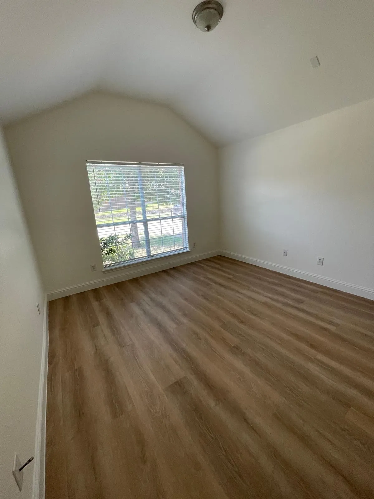 Single Family Residence For Rent in Denton County , 2049 Sunny Side Drive, Little Elm, Texas 75068, 4 Bedroom, 2 Bathroom, 2 Garage spaces, 1,502 Sqft, built in 2006, mls#21408783, Real Estate Agent in Little Elm, Homes For Rent in Denton county, Homes For Rent in Little Elm, Realtor in Little Elm Texas, Real Estate Brokerage Independent Realty Texas, Luminita Cordes Realtor