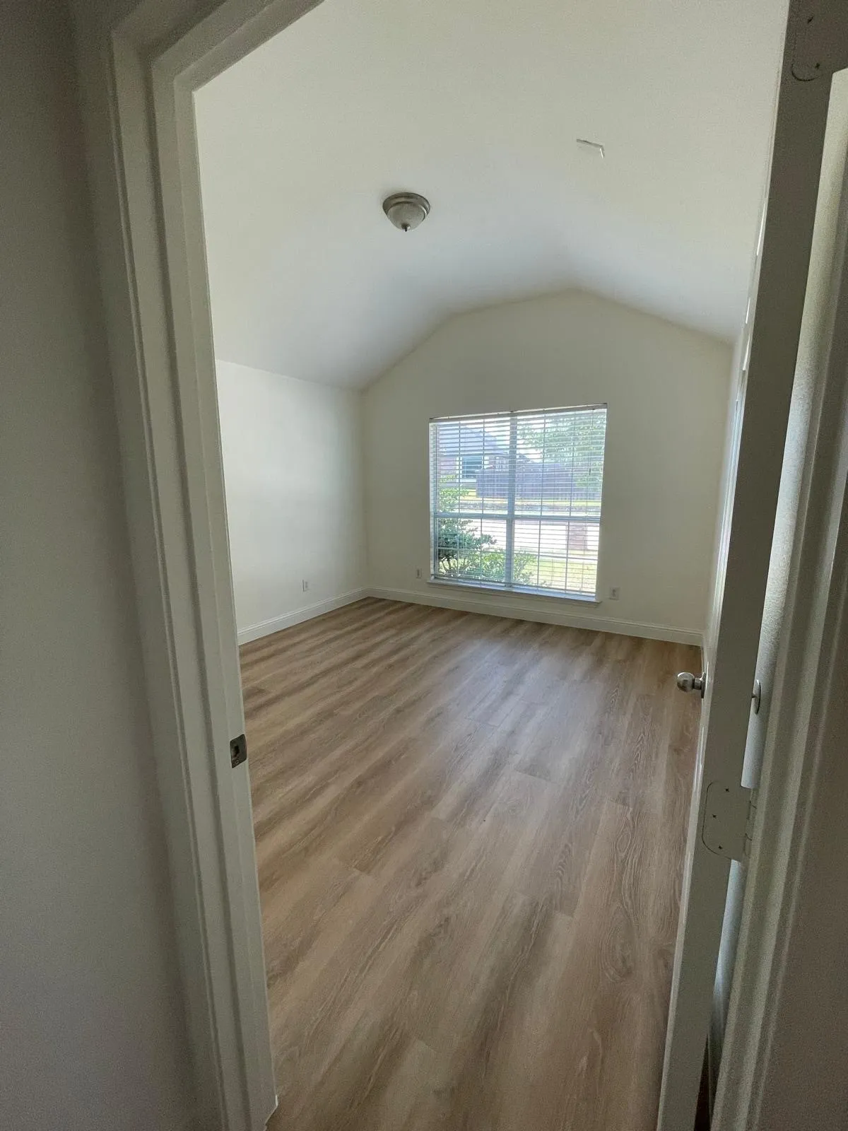 Single Family Residence For Rent in Denton County , 2049 Sunny Side Drive, Little Elm, Texas 75068, 4 Bedroom, 2 Bathroom, 2 Garage spaces, 1,502 Sqft, built in 2006, mls#21408783, Real Estate Agent in Little Elm, Homes For Rent in Denton county, Homes For Rent in Little Elm, Realtor in Little Elm Texas, Real Estate Brokerage Independent Realty Texas, Luminita Cordes Realtor