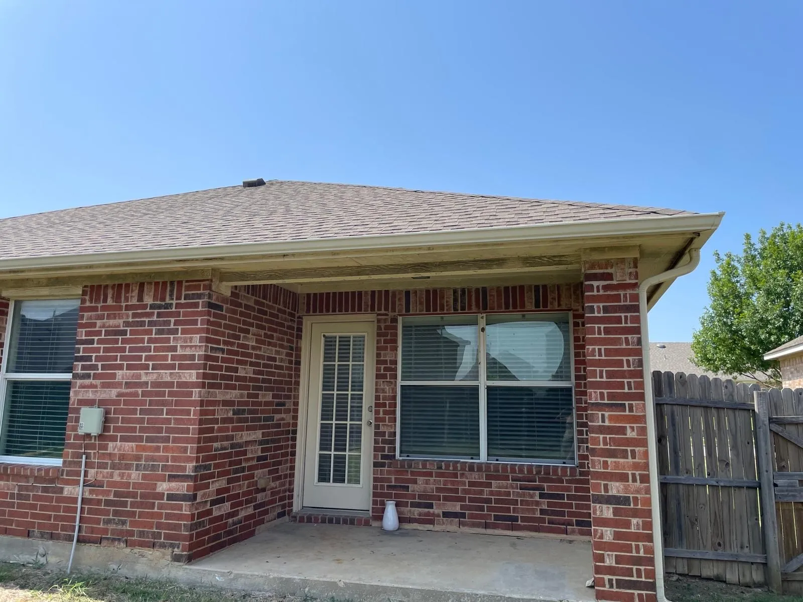 Single Family Residence For Rent in Denton County , 2049 Sunny Side Drive, Little Elm, Texas 75068, 4 Bedroom, 2 Bathroom, 2 Garage spaces, 1,502 Sqft, built in 2006, mls#21408783, Real Estate Agent in Little Elm, Homes For Rent in Denton county, Homes For Rent in Little Elm, Realtor in Little Elm Texas, Real Estate Brokerage Independent Realty Texas, Luminita Cordes Realtor