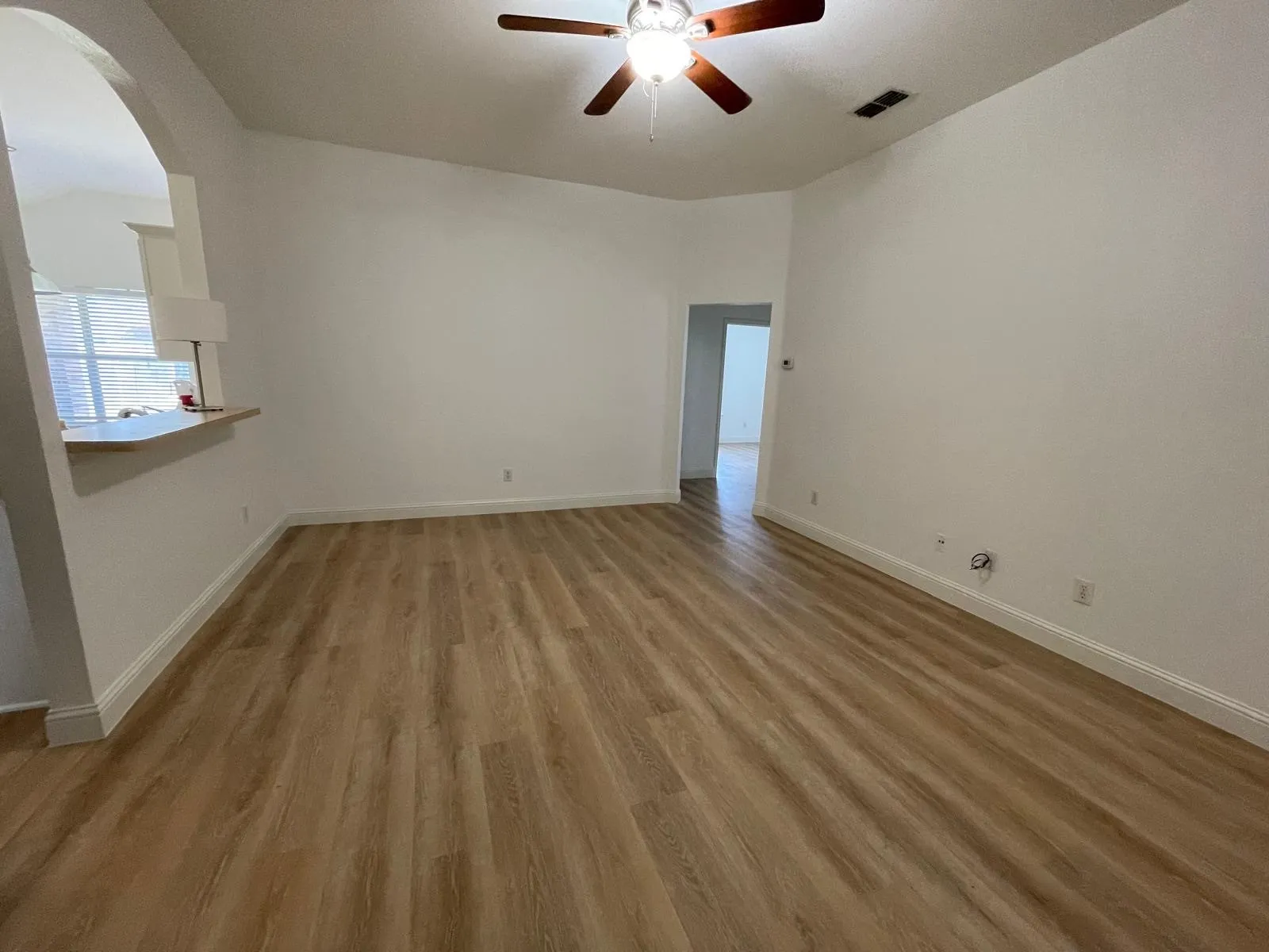 Single Family Residence For Rent in Denton County , 2049 Sunny Side Drive, Little Elm, Texas 75068, 4 Bedroom, 2 Bathroom, 2 Garage spaces, 1,502 Sqft, built in 2006, mls#21408783, Real Estate Agent in Little Elm, Homes For Rent in Denton county, Homes For Rent in Little Elm, Realtor in Little Elm Texas, Real Estate Brokerage Independent Realty Texas, Luminita Cordes Realtor