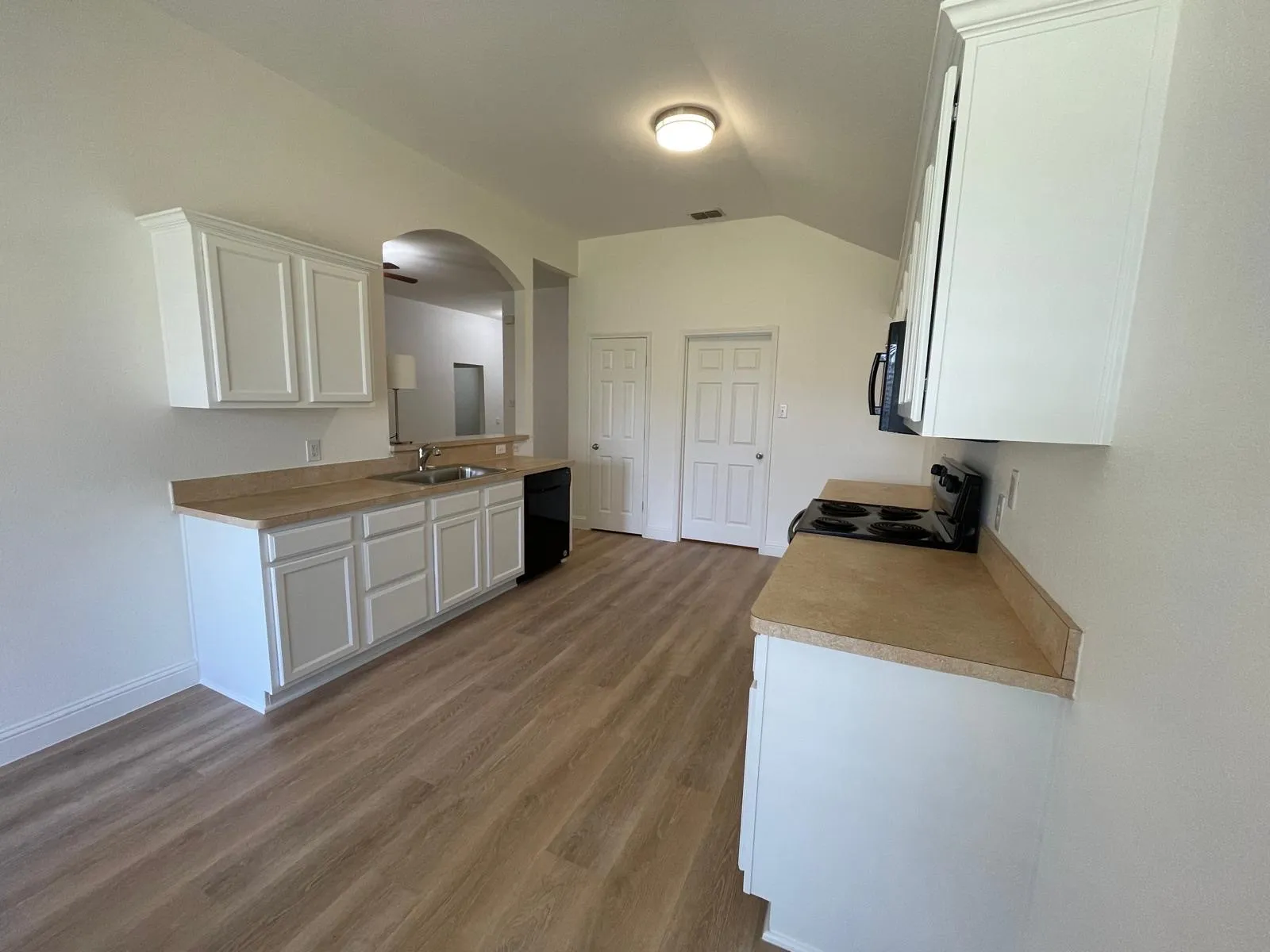 Single Family Residence For Rent in Denton County , 2049 Sunny Side Drive, Little Elm, Texas 75068, 4 Bedroom, 2 Bathroom, 2 Garage spaces, 1,502 Sqft, built in 2006, mls#21408783, Real Estate Agent in Little Elm, Homes For Rent in Denton county, Homes For Rent in Little Elm, Realtor in Little Elm Texas, Real Estate Brokerage Independent Realty Texas, Luminita Cordes Realtor