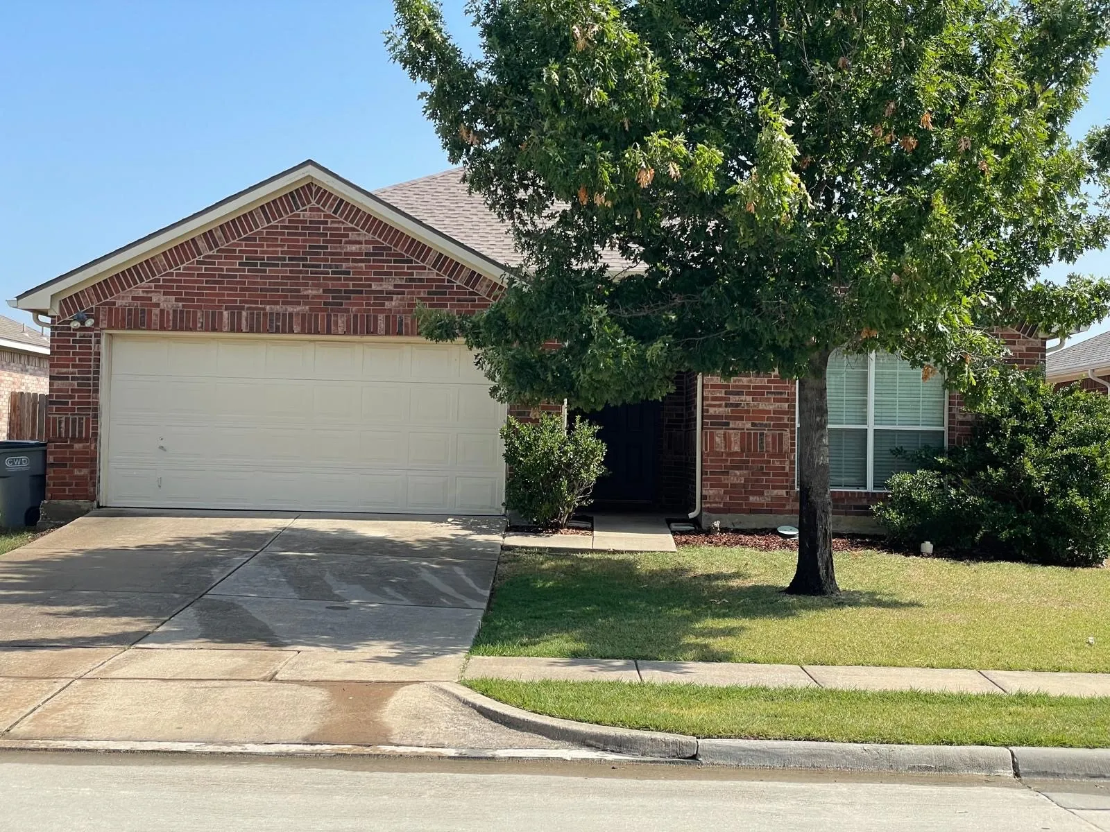 Single Family Residence For Rent in Denton County , 2049 Sunny Side Drive, Little Elm, Texas 75068, 4 Bedroom, 2 Bathroom, 2 Garage spaces, 1,502 Sqft, built in 2006, mls#21408783, Real Estate Agent in Little Elm, Homes For Rent in Denton county, Homes For Rent in Little Elm, Realtor in Little Elm Texas, Real Estate Brokerage Independent Realty Texas, Luminita Cordes Realtor