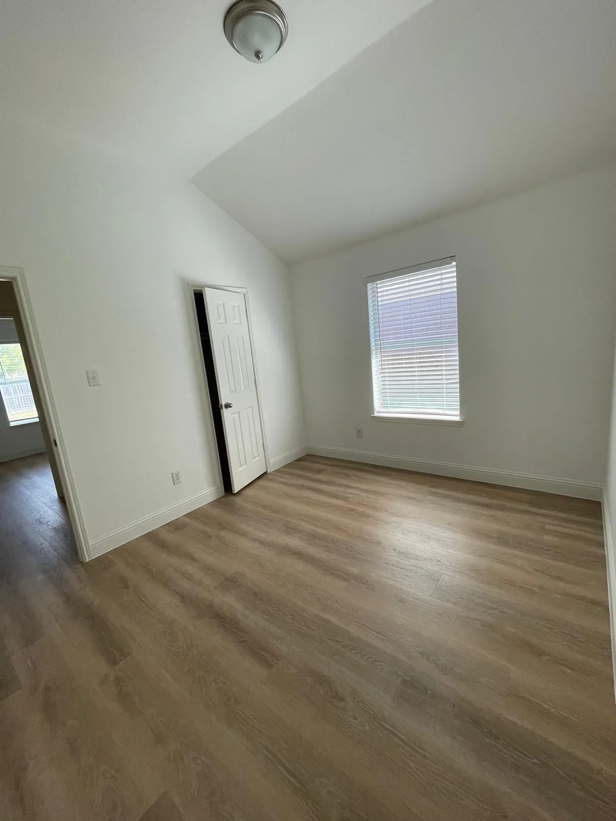 Single Family Residence For Rent in Denton County , 2049 Sunny Side Drive, Little Elm, Texas 75068, 4 Bedroom, 2 Bathroom, 2 Garage spaces, 1,502 Sqft, built in 2006, mls#21408783, Real Estate Agent in Little Elm, Homes For Rent in Denton county, Homes For Rent in Little Elm, Realtor in Little Elm Texas, Real Estate Brokerage Independent Realty Texas, Luminita Cordes Realtor