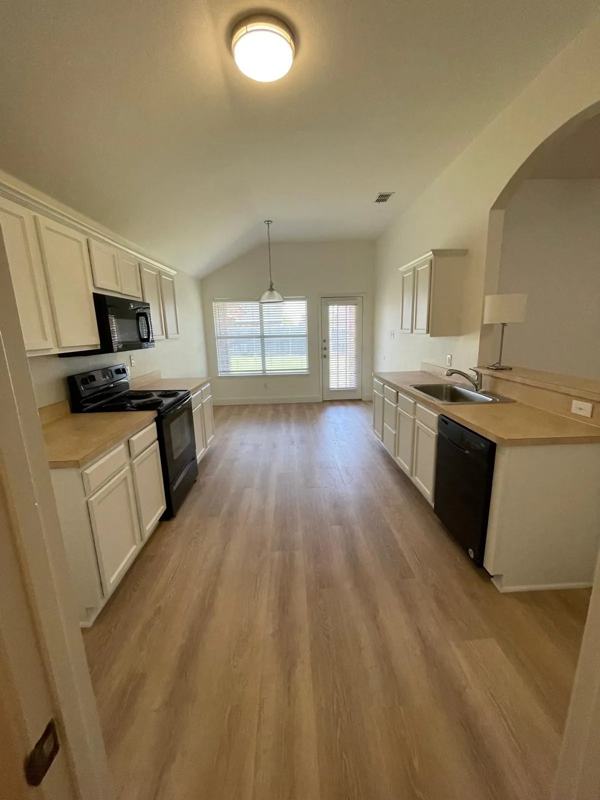 Single Family Residence For Rent in Denton County , 2049 Sunny Side Drive, Little Elm, Texas 75068, 4 Bedroom, 2 Bathroom, 2 Garage spaces, 1,502 Sqft, built in 2006, mls#21408783, Real Estate Agent in Little Elm, Homes For Rent in Denton county, Homes For Rent in Little Elm, Realtor in Little Elm Texas, Real Estate Brokerage Independent Realty Texas, Luminita Cordes Realtor