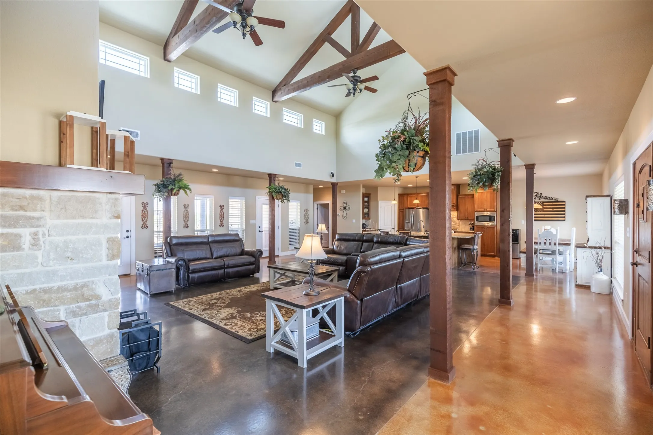 Single Family Residence For Sale in Taylor County , 166 Nora Miller Road, Abilene, Texas 79602, 4 Bedroom, 3 Bathroom, 3 Garage spaces, 3,026 Sqft, built in 2012, mls#21392223, Real Estate Agent in Abilene, Homes For Sale in Taylor county, Homes For Sale in Abilene, Realtor in Abilene Texas, Real Estate Brokerage Independent Realty Texas, Luminita Cordes Realtor