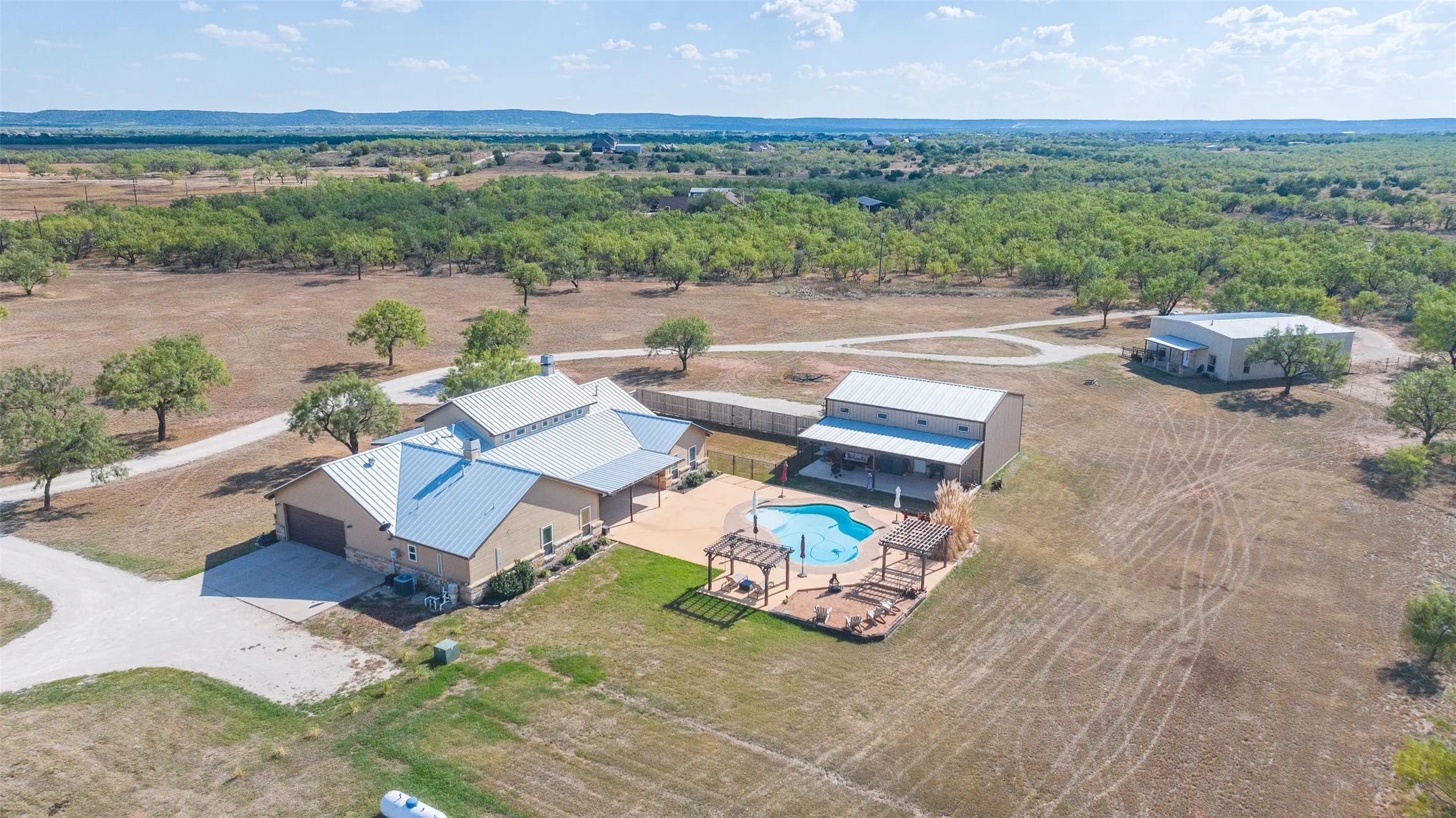 Single Family Residence For Sale in Taylor County , 166 Nora Miller Road, Abilene, Texas 79602, 4 Bedroom, 3 Bathroom, 3 Garage spaces, 3,026 Sqft, built in 2012, mls#21392223, Real Estate Agent in Abilene, Homes For Sale in Taylor county, Homes For Sale in Abilene, Realtor in Abilene Texas, Real Estate Brokerage Independent Realty Texas, Luminita Cordes Realtor