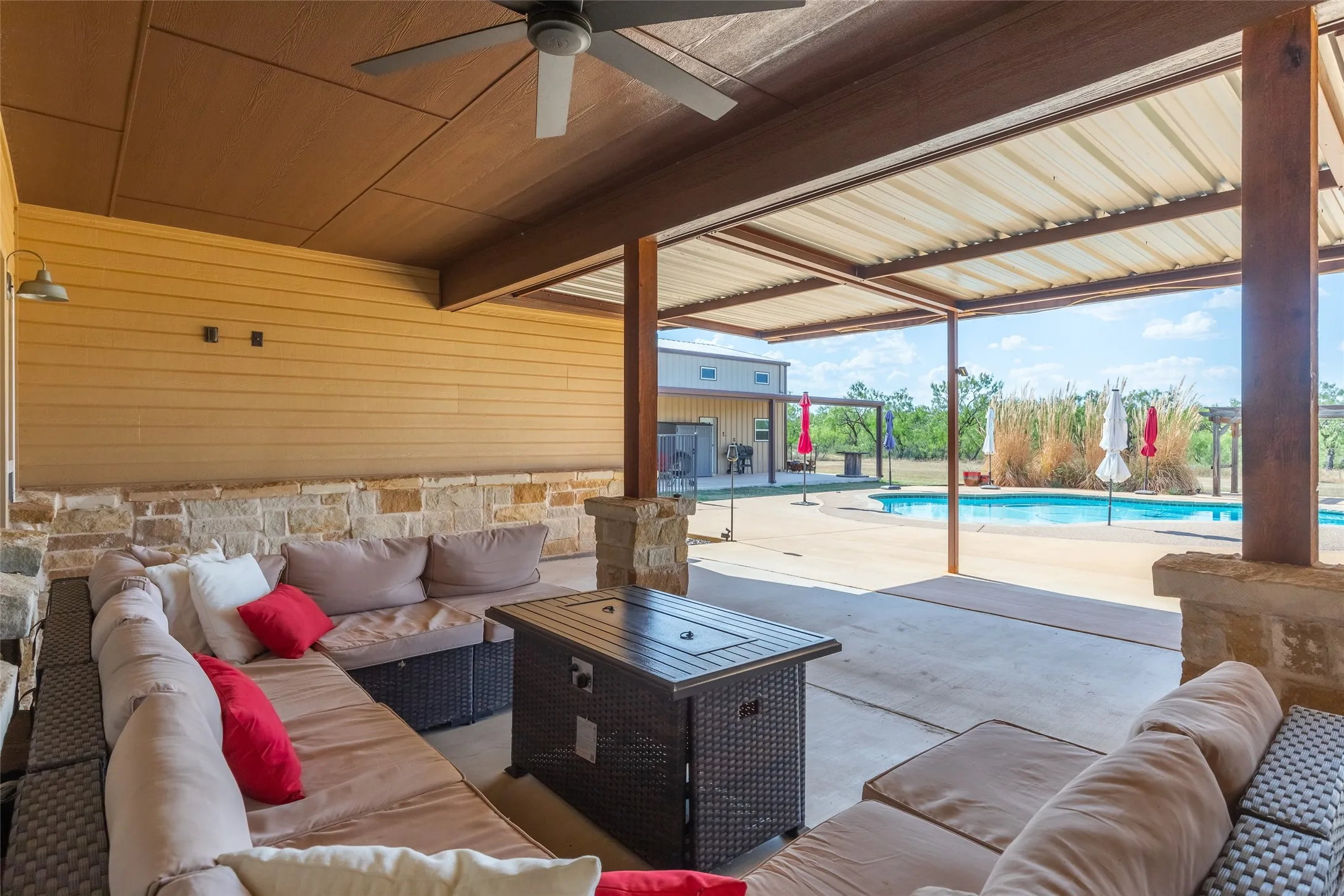 Single Family Residence For Sale in Taylor County , 166 Nora Miller Road, Abilene, Texas 79602, 4 Bedroom, 3 Bathroom, 3 Garage spaces, 3,026 Sqft, built in 2012, mls#21392223, Real Estate Agent in Abilene, Homes For Sale in Taylor county, Homes For Sale in Abilene, Realtor in Abilene Texas, Real Estate Brokerage Independent Realty Texas, Luminita Cordes Realtor