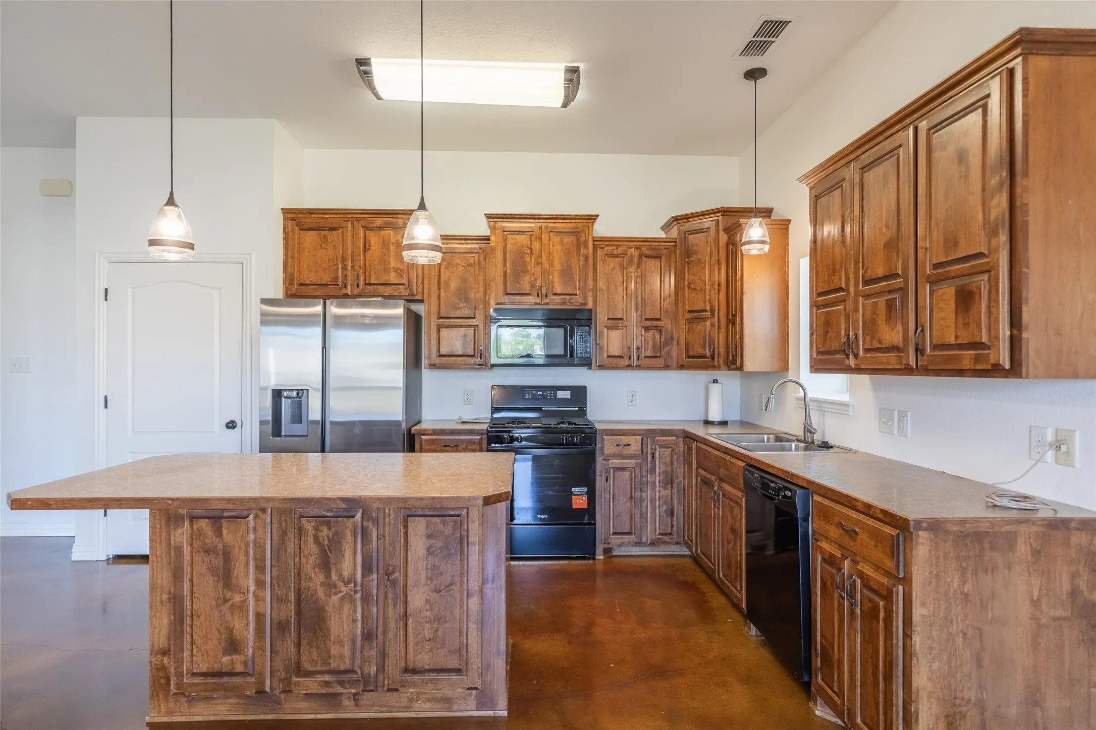 Single Family Residence For Sale in Taylor County , 166 Nora Miller Road, Abilene, Texas 79602, 4 Bedroom, 3 Bathroom, 3 Garage spaces, 3,026 Sqft, built in 2012, mls#21392223, Real Estate Agent in Abilene, Homes For Sale in Taylor county, Homes For Sale in Abilene, Realtor in Abilene Texas, Real Estate Brokerage Independent Realty Texas, Luminita Cordes Realtor