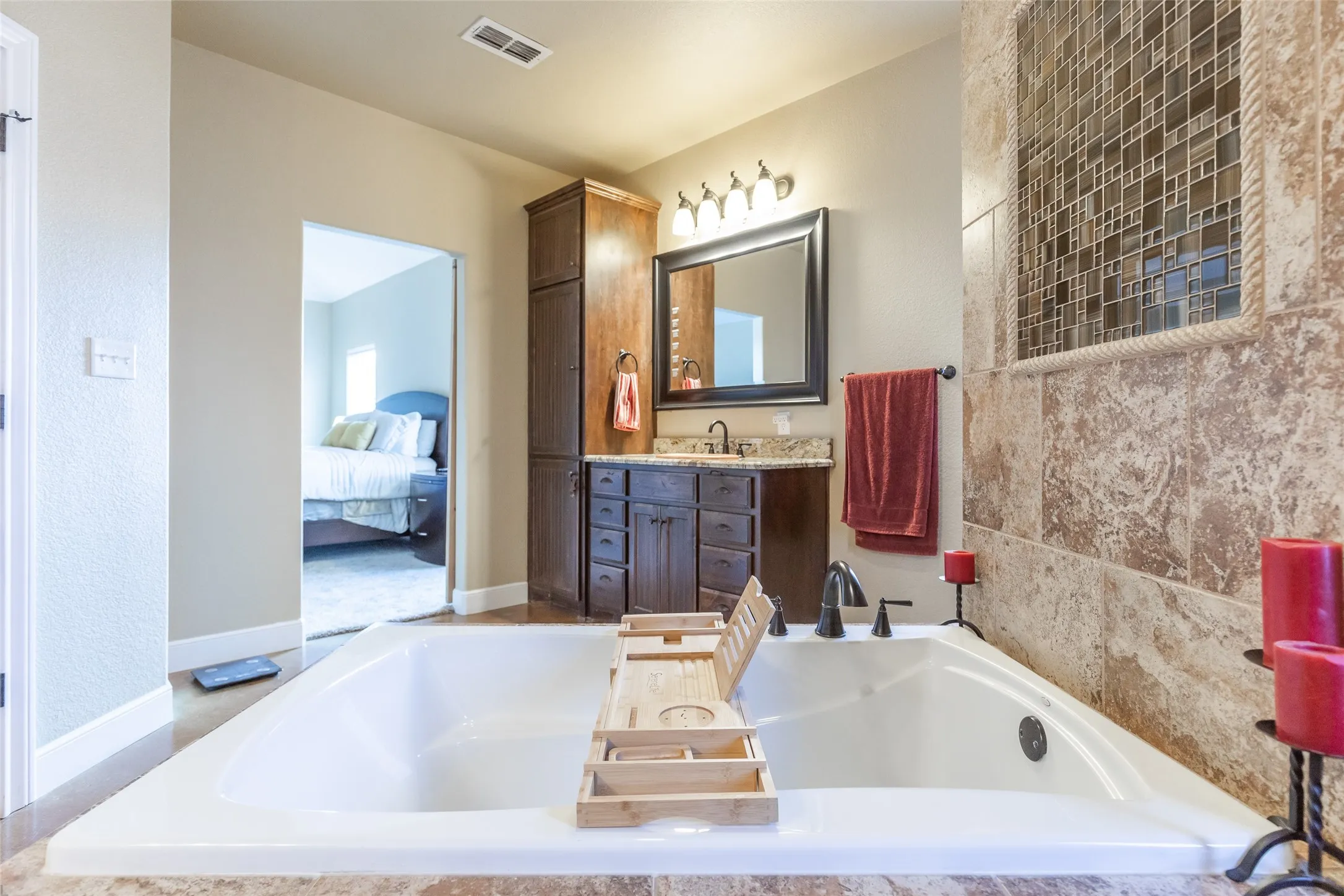Single Family Residence For Sale in Taylor County , 166 Nora Miller Road, Abilene, Texas 79602, 4 Bedroom, 3 Bathroom, 3 Garage spaces, 3,026 Sqft, built in 2012, mls#21392223, Real Estate Agent in Abilene, Homes For Sale in Taylor county, Homes For Sale in Abilene, Realtor in Abilene Texas, Real Estate Brokerage Independent Realty Texas, Luminita Cordes Realtor