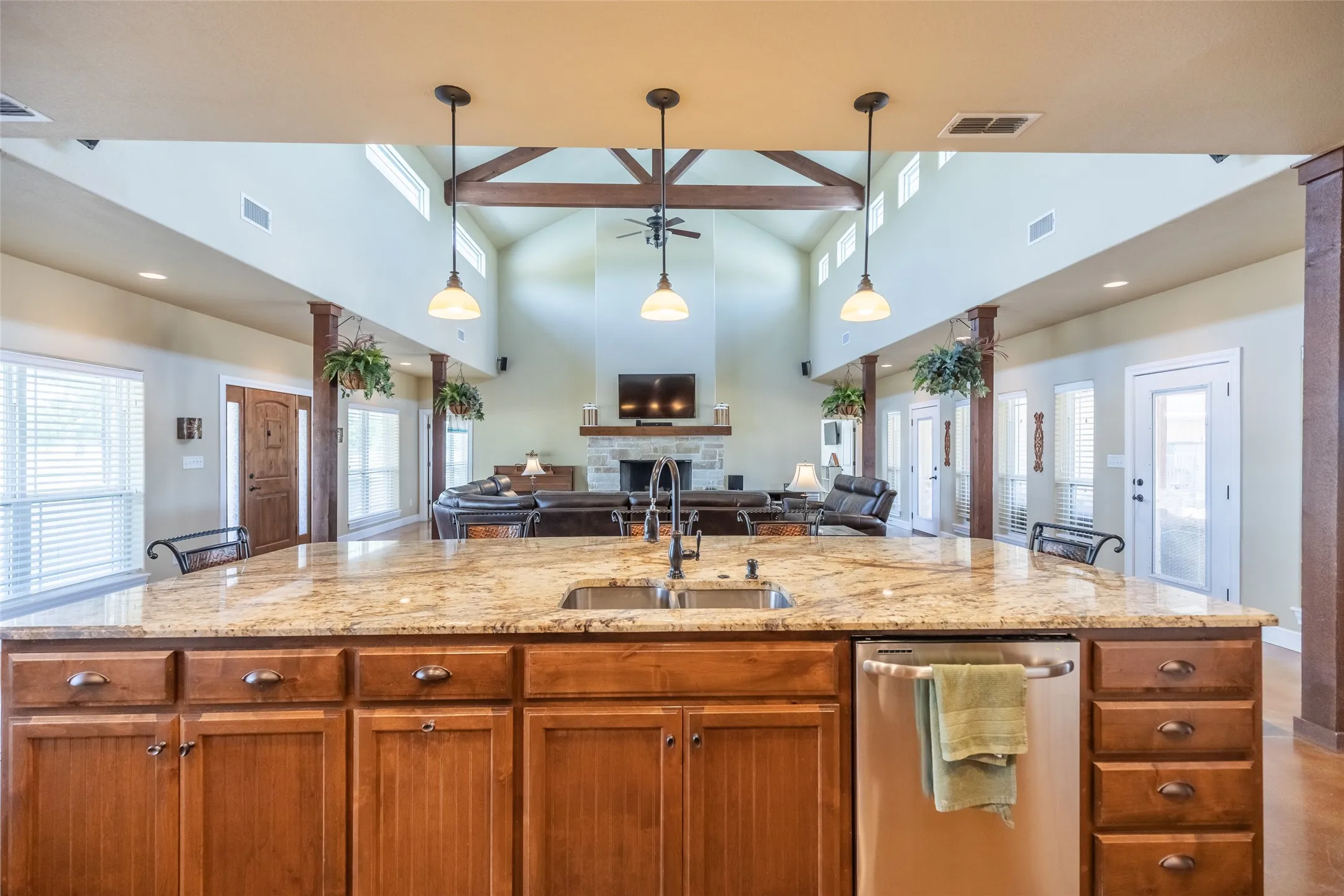Single Family Residence For Sale in Taylor County , 166 Nora Miller Road, Abilene, Texas 79602, 4 Bedroom, 3 Bathroom, 3 Garage spaces, 3,026 Sqft, built in 2012, mls#21392223, Real Estate Agent in Abilene, Homes For Sale in Taylor county, Homes For Sale in Abilene, Realtor in Abilene Texas, Real Estate Brokerage Independent Realty Texas, Luminita Cordes Realtor