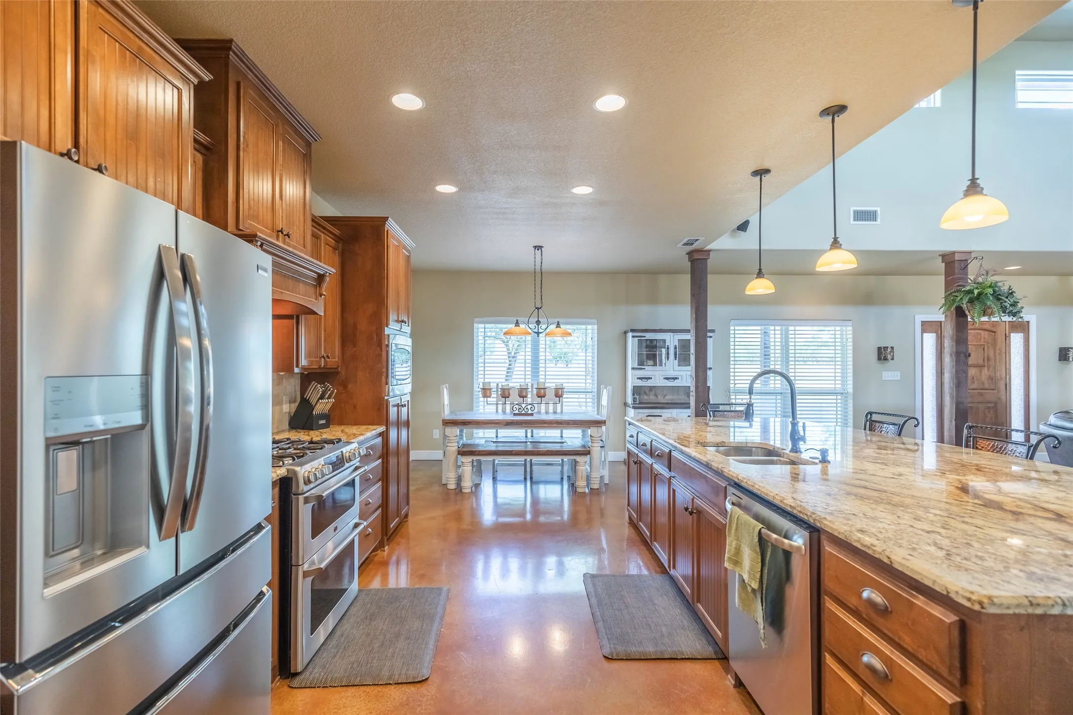 Single Family Residence For Sale in Taylor County , 166 Nora Miller Road, Abilene, Texas 79602, 4 Bedroom, 3 Bathroom, 3 Garage spaces, 3,026 Sqft, built in 2012, mls#21392223, Real Estate Agent in Abilene, Homes For Sale in Taylor county, Homes For Sale in Abilene, Realtor in Abilene Texas, Real Estate Brokerage Independent Realty Texas, Luminita Cordes Realtor