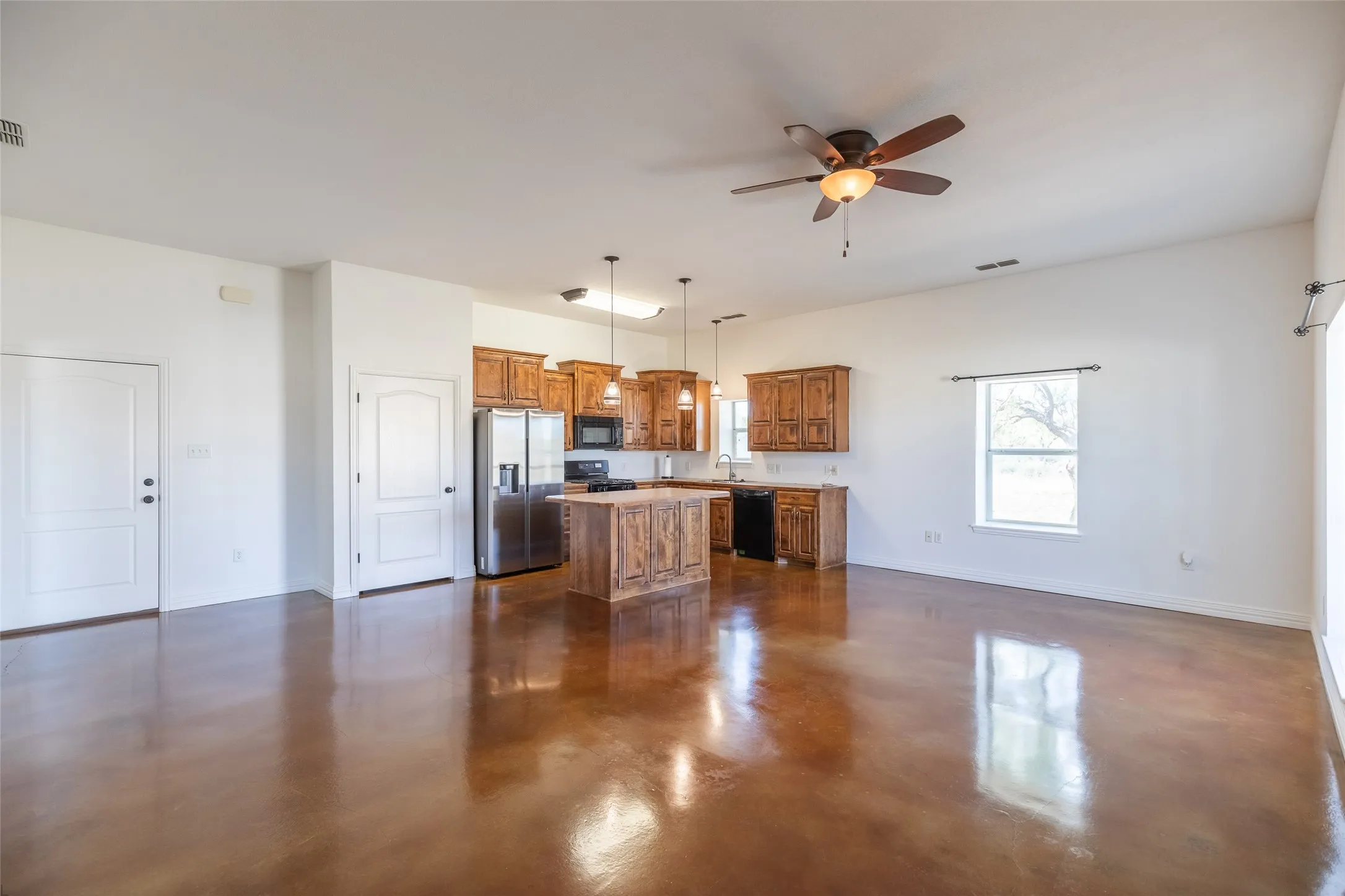 Single Family Residence For Sale in Taylor County , 166 Nora Miller Road, Abilene, Texas 79602, 4 Bedroom, 3 Bathroom, 3 Garage spaces, 3,026 Sqft, built in 2012, mls#21392223, Real Estate Agent in Abilene, Homes For Sale in Taylor county, Homes For Sale in Abilene, Realtor in Abilene Texas, Real Estate Brokerage Independent Realty Texas, Luminita Cordes Realtor