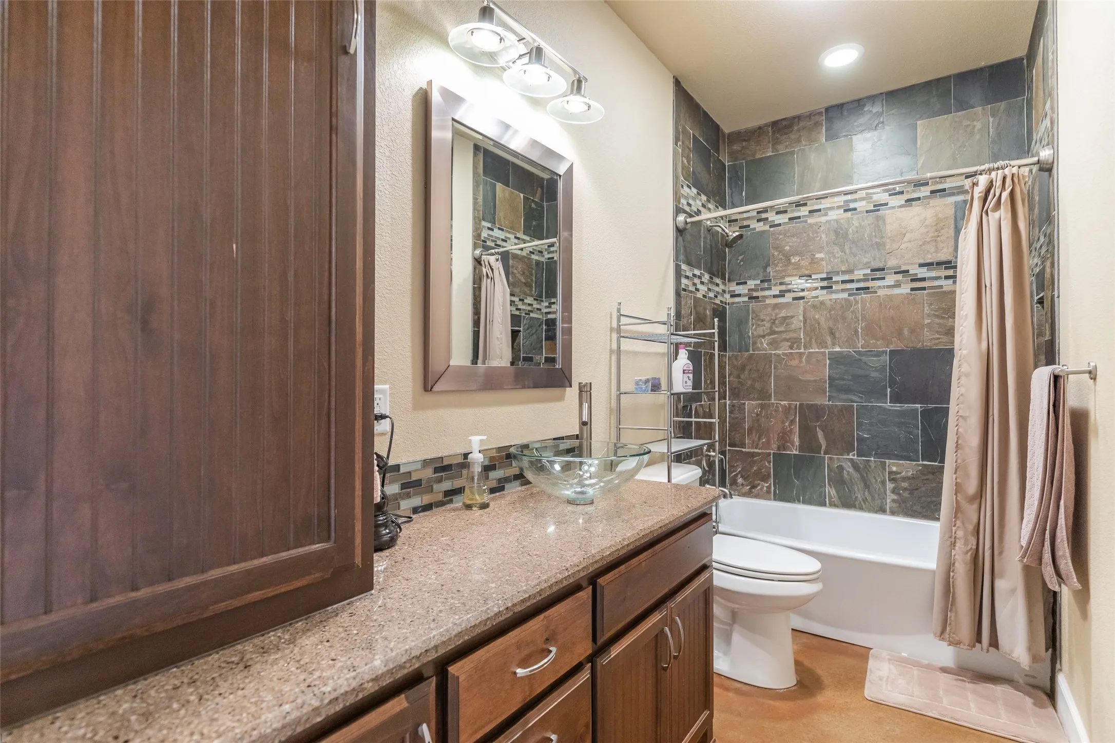 Single Family Residence For Sale in Taylor County , 166 Nora Miller Road, Abilene, Texas 79602, 4 Bedroom, 3 Bathroom, 3 Garage spaces, 3,026 Sqft, built in 2012, mls#21392223, Real Estate Agent in Abilene, Homes For Sale in Taylor county, Homes For Sale in Abilene, Realtor in Abilene Texas, Real Estate Brokerage Independent Realty Texas, Luminita Cordes Realtor