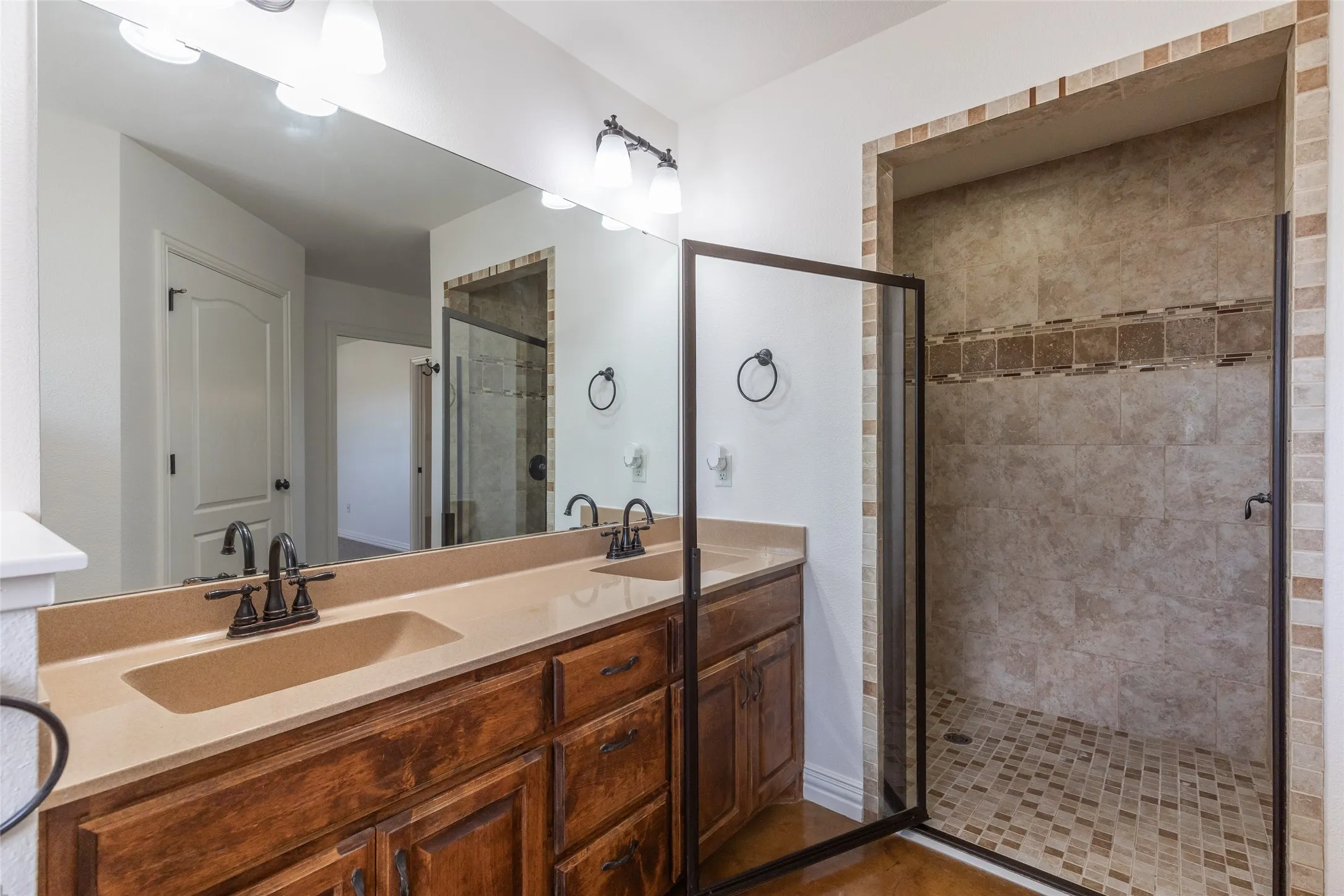 Single Family Residence For Sale in Taylor County , 166 Nora Miller Road, Abilene, Texas 79602, 4 Bedroom, 3 Bathroom, 3 Garage spaces, 3,026 Sqft, built in 2012, mls#21392223, Real Estate Agent in Abilene, Homes For Sale in Taylor county, Homes For Sale in Abilene, Realtor in Abilene Texas, Real Estate Brokerage Independent Realty Texas, Luminita Cordes Realtor