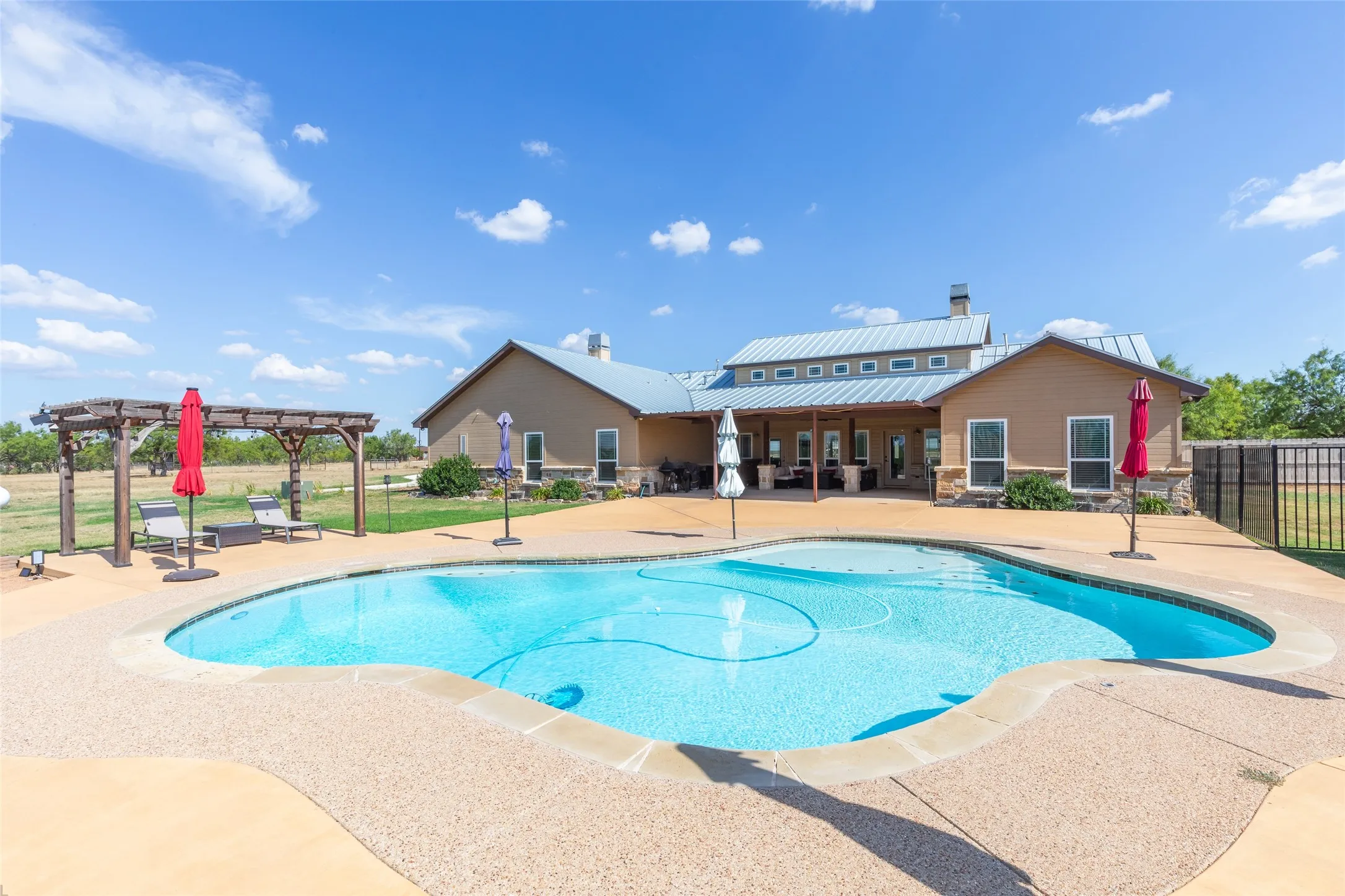 Single Family Residence For Sale in Taylor County , 166 Nora Miller Road, Abilene, Texas 79602, 4 Bedroom, 3 Bathroom, 3 Garage spaces, 3,026 Sqft, built in 2012, mls#21392223, Real Estate Agent in Abilene, Homes For Sale in Taylor county, Homes For Sale in Abilene, Realtor in Abilene Texas, Real Estate Brokerage Independent Realty Texas, Luminita Cordes Realtor