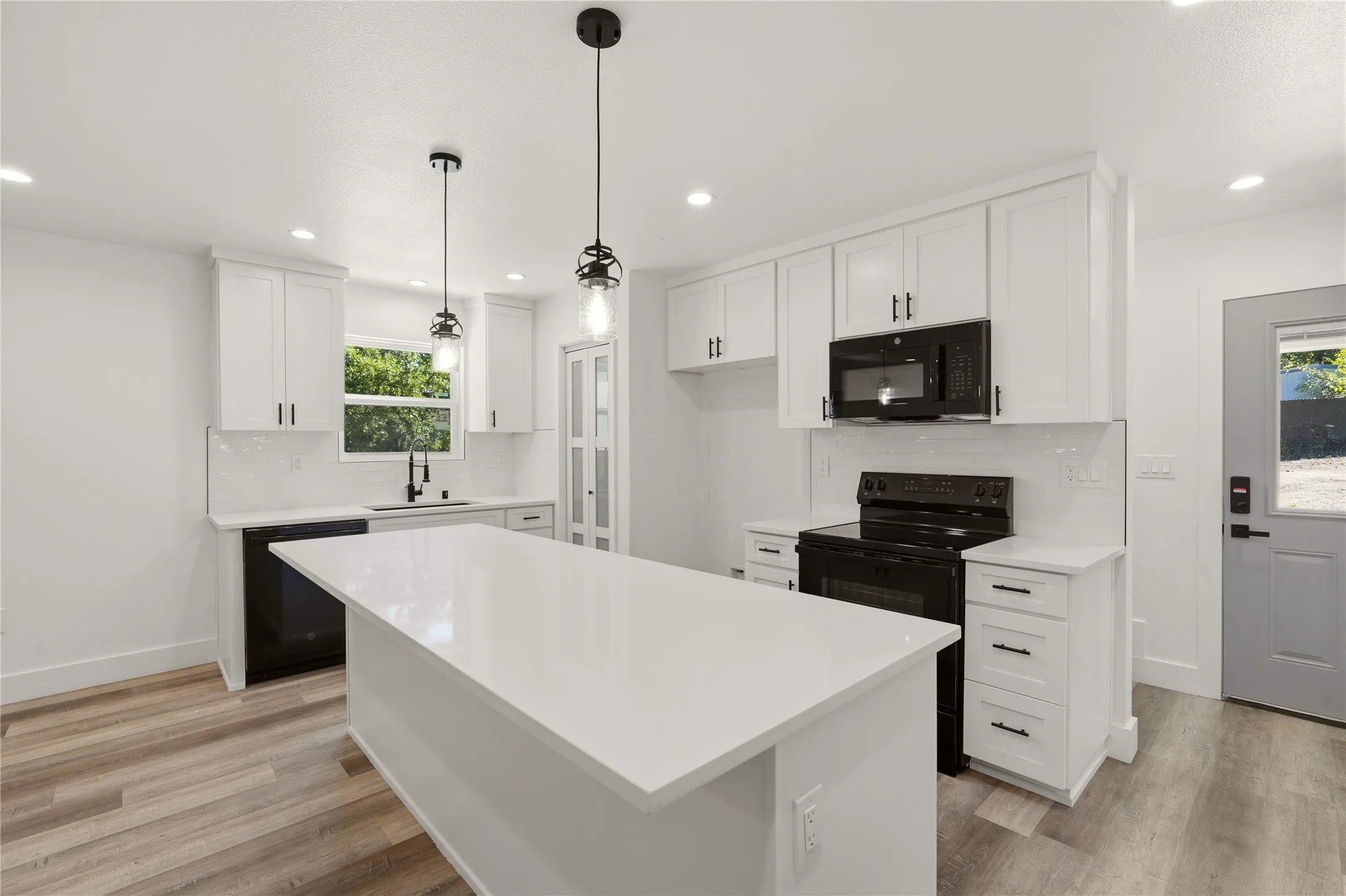 Single Family Residence For Sale in Johnson County , 327 Boone, Alvarado, Texas 76009, 3 Bedroom, 2 Bathroom, Garage spaces, 1,368 Sqft, built in 2026, mls#21408738, Real Estate Agent in Alvarado, Homes For Sale in Johnson county, Homes For Sale in Alvarado, Realtor in Alvarado Texas, Real Estate Brokerage Independent Realty Texas, Luminita Cordes Realtor