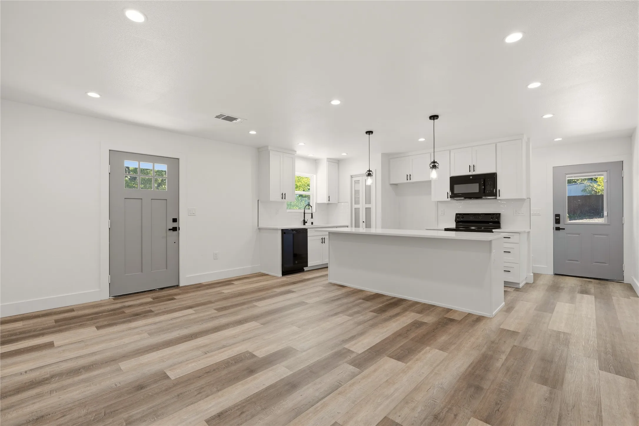 Single Family Residence For Sale in Johnson County , 327 Boone, Alvarado, Texas 76009, 3 Bedroom, 2 Bathroom, Garage spaces, 1,368 Sqft, built in 2026, mls#21408738, Real Estate Agent in Alvarado, Homes For Sale in Johnson county, Homes For Sale in Alvarado, Realtor in Alvarado Texas, Real Estate Brokerage Independent Realty Texas, Luminita Cordes Realtor
