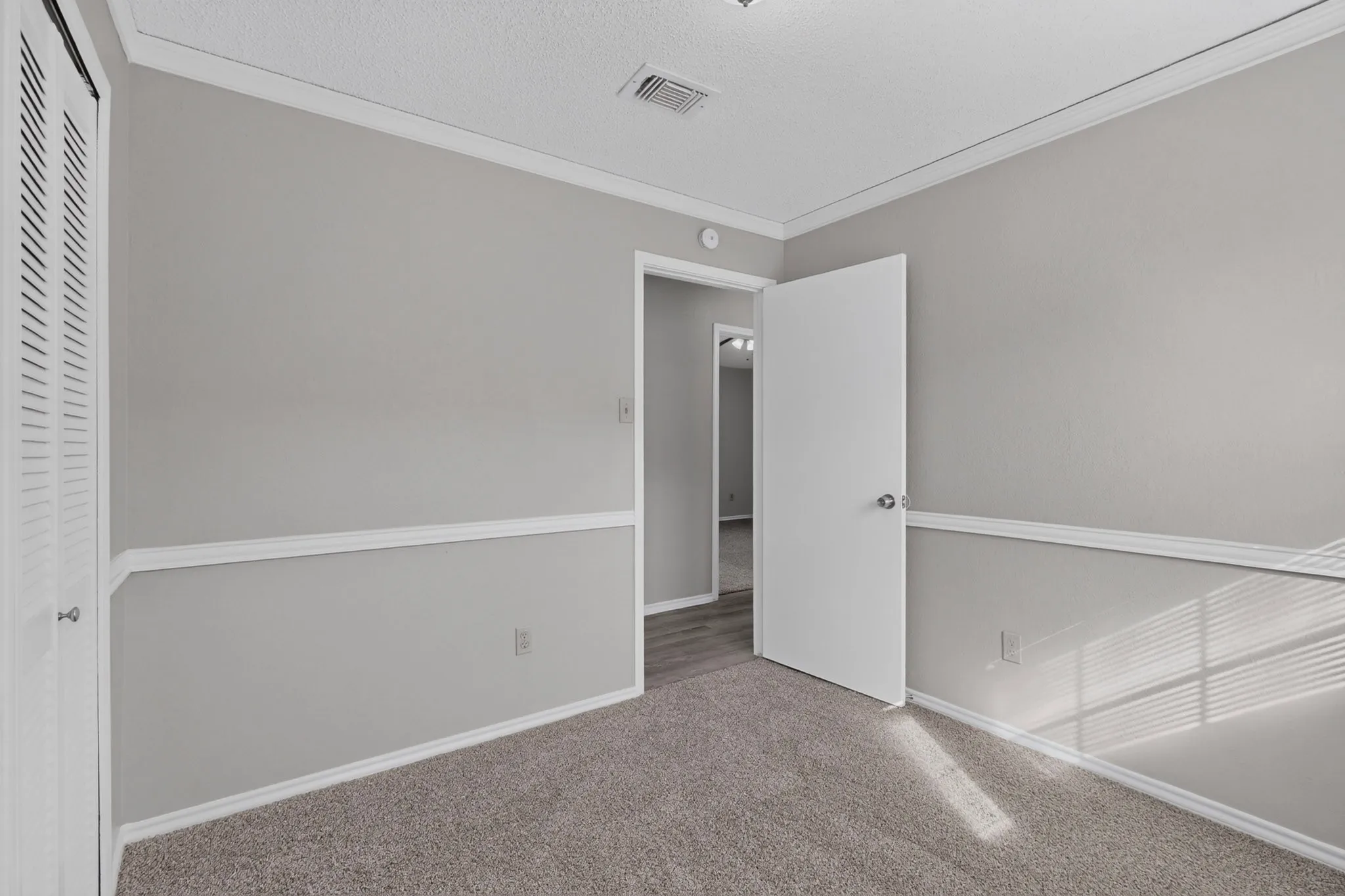 Single Family Residence For Sale in Dallas County , 118 Wilderness Trail, Mesquite, Texas 75149, 3 Bedroom, 2 Bathroom, 2 Garage spaces, 1,237 Sqft, built in 1984, mls#21408793, Real Estate Agent in Mesquite, Homes For Sale in Dallas county, Homes For Sale in Mesquite, Realtor in Mesquite Texas, Real Estate Brokerage Independent Realty Texas, Luminita Cordes Realtor