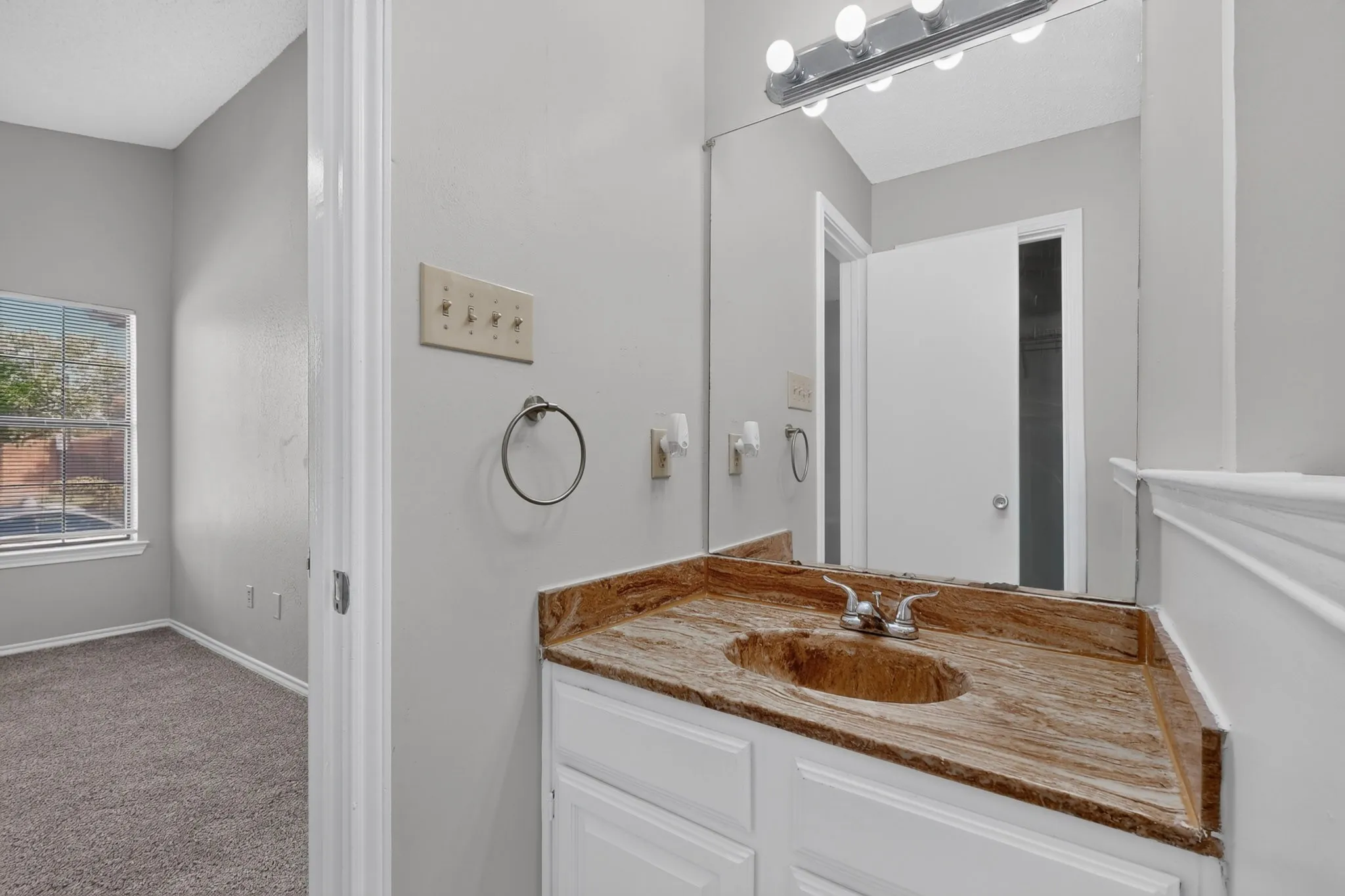 Single Family Residence For Sale in Dallas County , 118 Wilderness Trail, Mesquite, Texas 75149, 3 Bedroom, 2 Bathroom, 2 Garage spaces, 1,237 Sqft, built in 1984, mls#21408793, Real Estate Agent in Mesquite, Homes For Sale in Dallas county, Homes For Sale in Mesquite, Realtor in Mesquite Texas, Real Estate Brokerage Independent Realty Texas, Luminita Cordes Realtor
