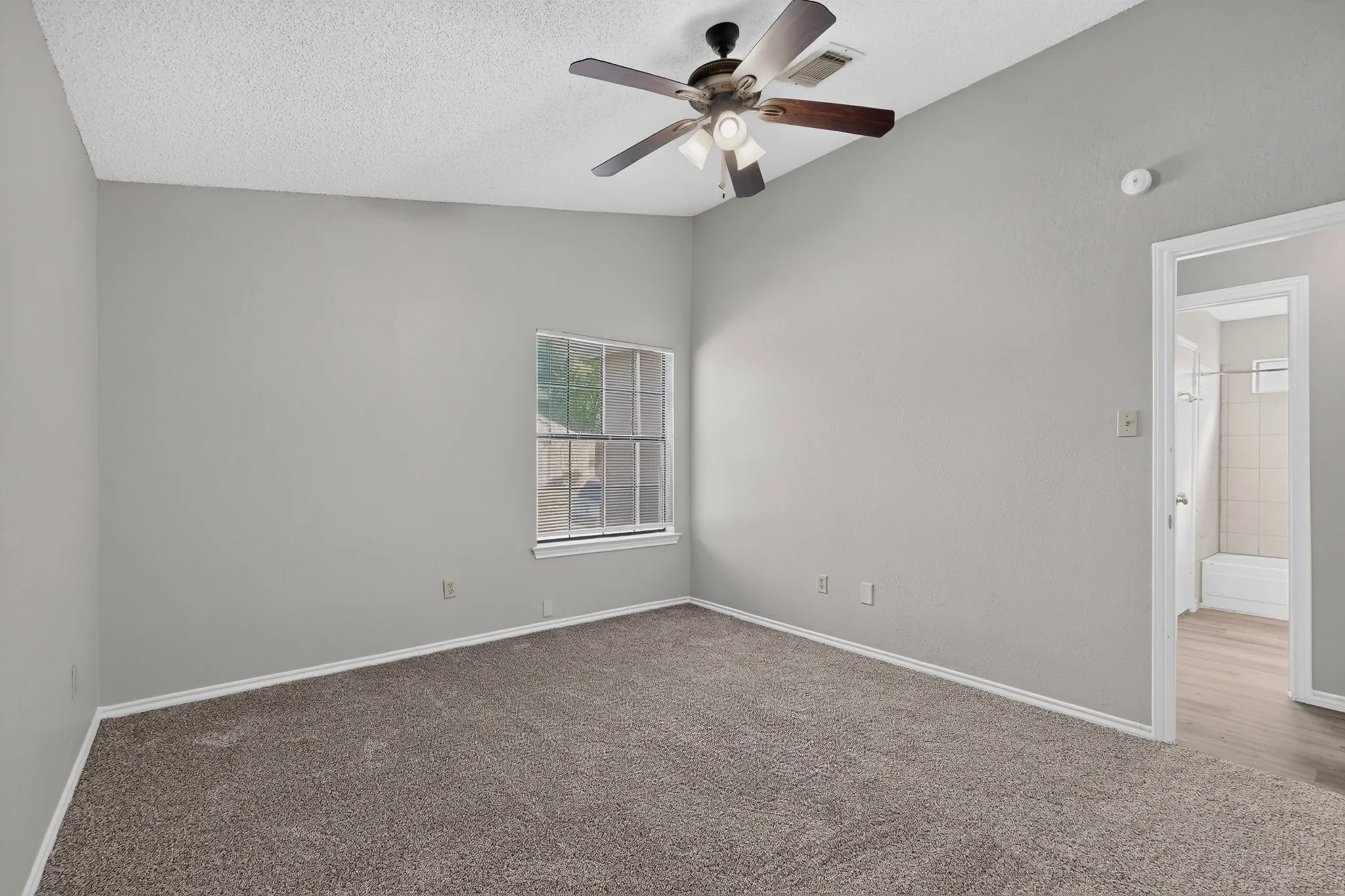 Single Family Residence For Sale in Dallas County , 118 Wilderness Trail, Mesquite, Texas 75149, 3 Bedroom, 2 Bathroom, 2 Garage spaces, 1,237 Sqft, built in 1984, mls#21408793, Real Estate Agent in Mesquite, Homes For Sale in Dallas county, Homes For Sale in Mesquite, Realtor in Mesquite Texas, Real Estate Brokerage Independent Realty Texas, Luminita Cordes Realtor