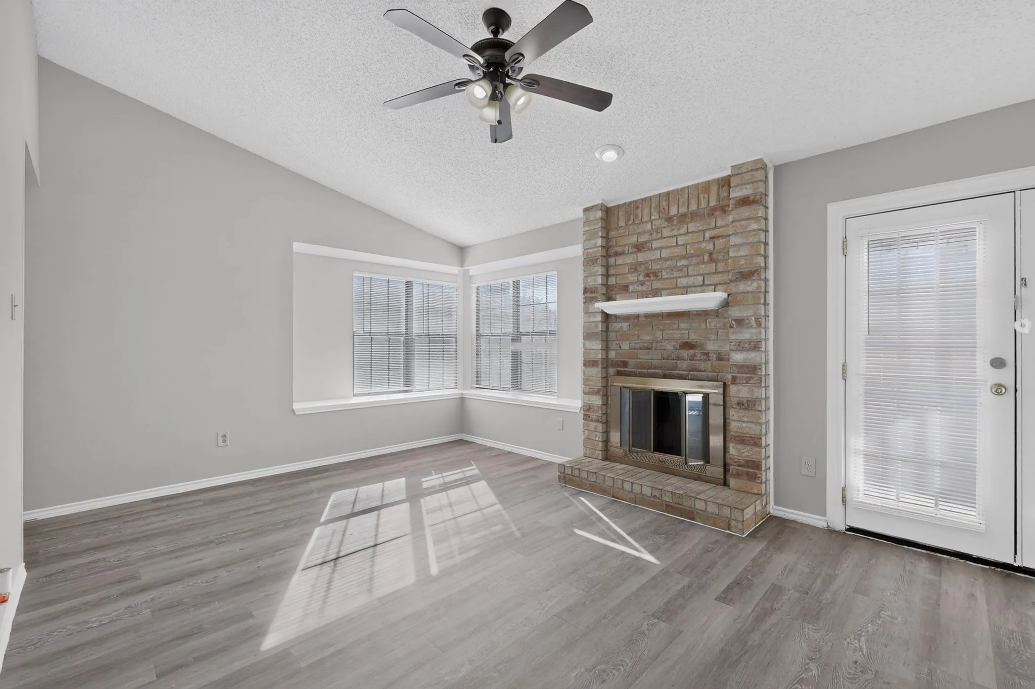 Single Family Residence For Sale in Dallas County , 118 Wilderness Trail, Mesquite, Texas 75149, 3 Bedroom, 2 Bathroom, 2 Garage spaces, 1,237 Sqft, built in 1984, mls#21408793, Real Estate Agent in Mesquite, Homes For Sale in Dallas county, Homes For Sale in Mesquite, Realtor in Mesquite Texas, Real Estate Brokerage Independent Realty Texas, Luminita Cordes Realtor