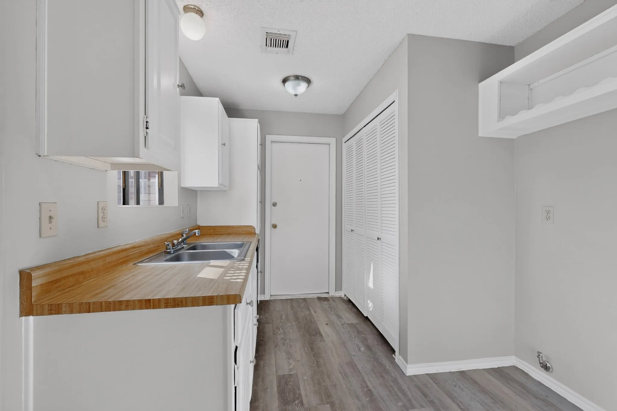 Single Family Residence For Sale in Dallas County , 118 Wilderness Trail, Mesquite, Texas 75149, 3 Bedroom, 2 Bathroom, 2 Garage spaces, 1,237 Sqft, built in 1984, mls#21408793, Real Estate Agent in Mesquite, Homes For Sale in Dallas county, Homes For Sale in Mesquite, Realtor in Mesquite Texas, Real Estate Brokerage Independent Realty Texas, Luminita Cordes Realtor