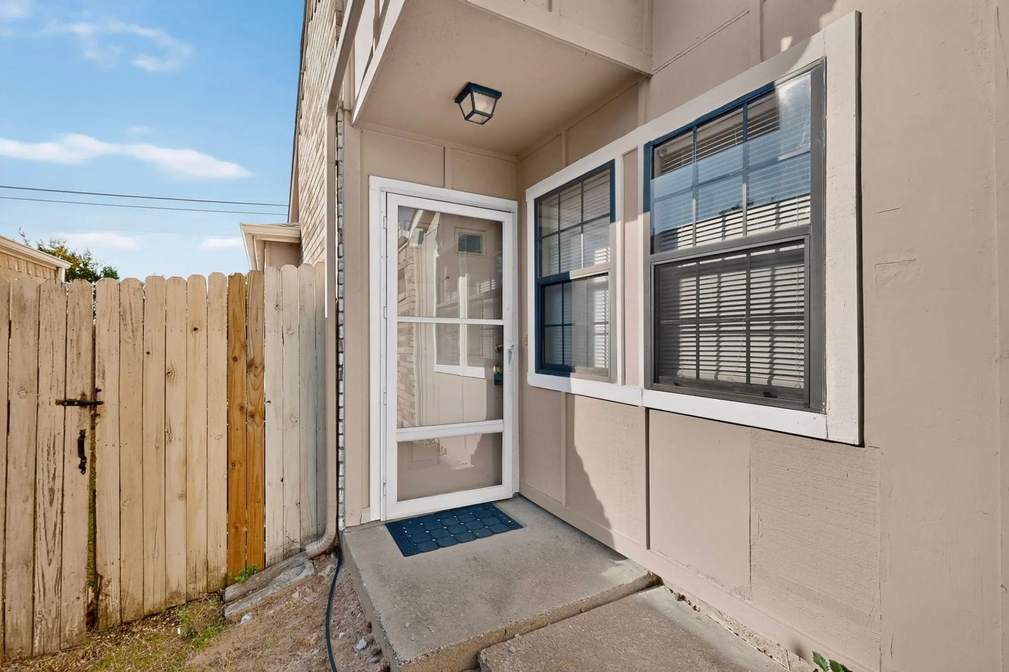 Single Family Residence For Sale in Dallas County , 118 Wilderness Trail, Mesquite, Texas 75149, 3 Bedroom, 2 Bathroom, 2 Garage spaces, 1,237 Sqft, built in 1984, mls#21408793, Real Estate Agent in Mesquite, Homes For Sale in Dallas county, Homes For Sale in Mesquite, Realtor in Mesquite Texas, Real Estate Brokerage Independent Realty Texas, Luminita Cordes Realtor