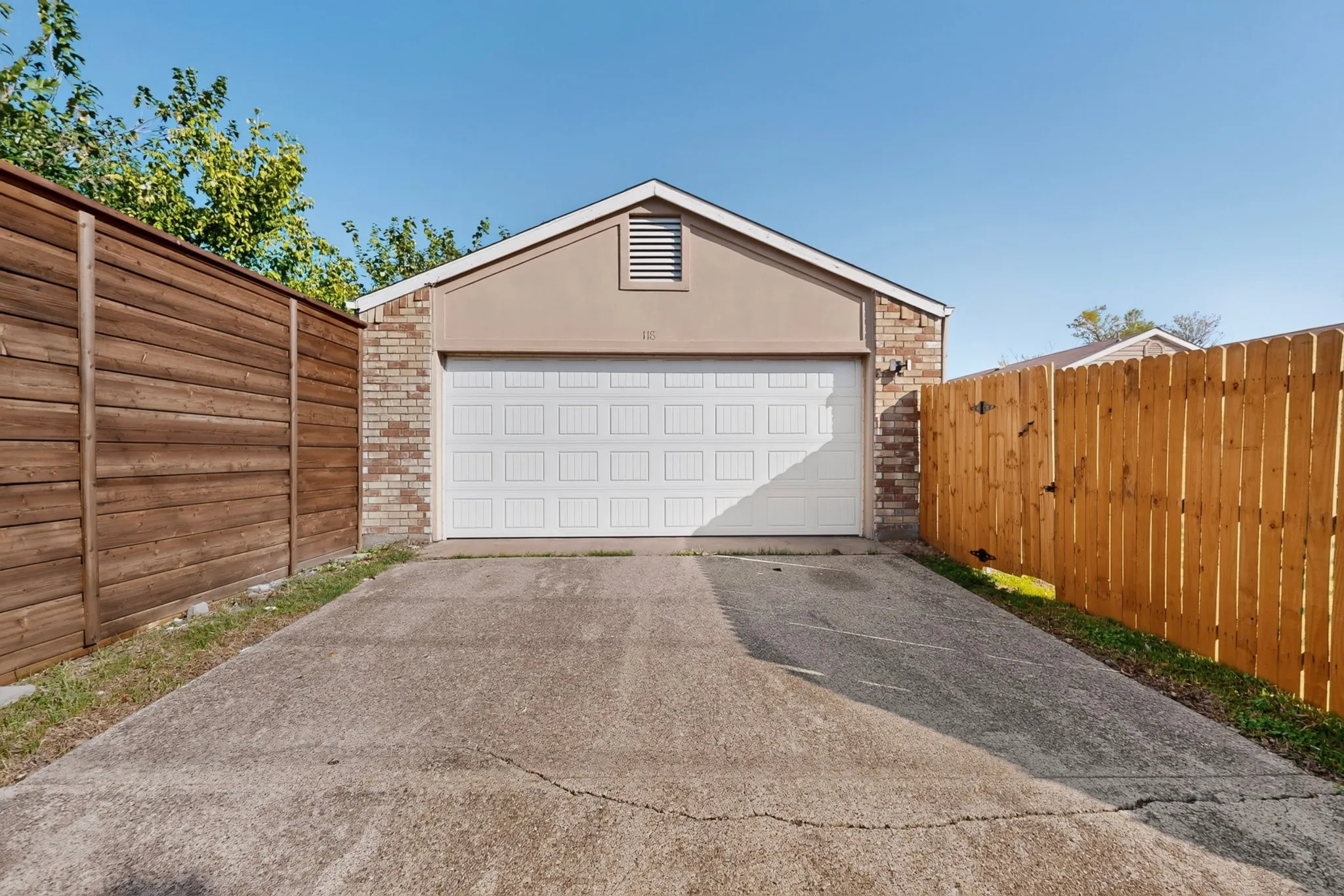Single Family Residence For Sale in Dallas County , 118 Wilderness Trail, Mesquite, Texas 75149, 3 Bedroom, 2 Bathroom, 2 Garage spaces, 1,237 Sqft, built in 1984, mls#21408793, Real Estate Agent in Mesquite, Homes For Sale in Dallas county, Homes For Sale in Mesquite, Realtor in Mesquite Texas, Real Estate Brokerage Independent Realty Texas, Luminita Cordes Realtor