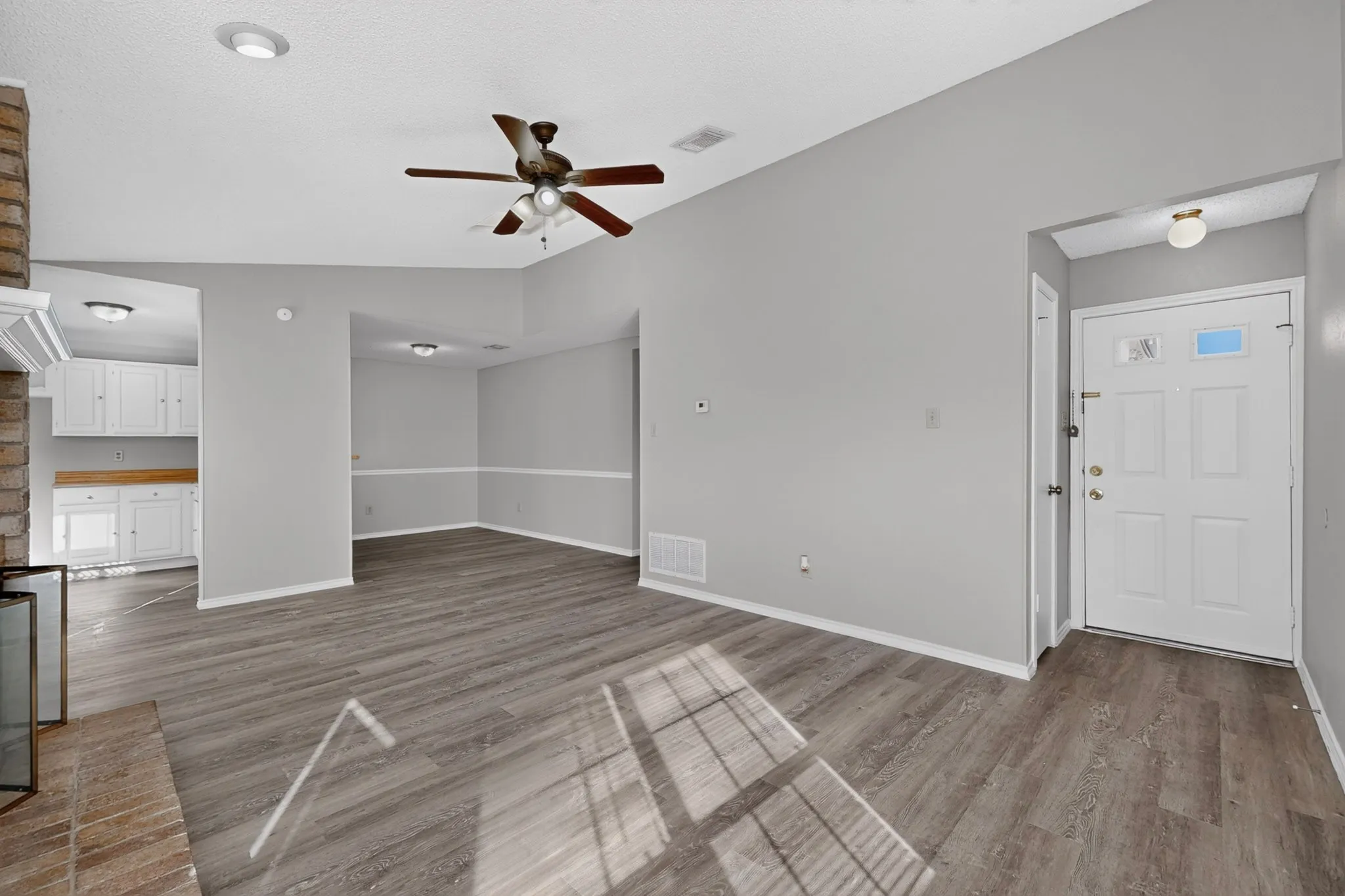 Single Family Residence For Sale in Dallas County , 118 Wilderness Trail, Mesquite, Texas 75149, 3 Bedroom, 2 Bathroom, 2 Garage spaces, 1,237 Sqft, built in 1984, mls#21408793, Real Estate Agent in Mesquite, Homes For Sale in Dallas county, Homes For Sale in Mesquite, Realtor in Mesquite Texas, Real Estate Brokerage Independent Realty Texas, Luminita Cordes Realtor