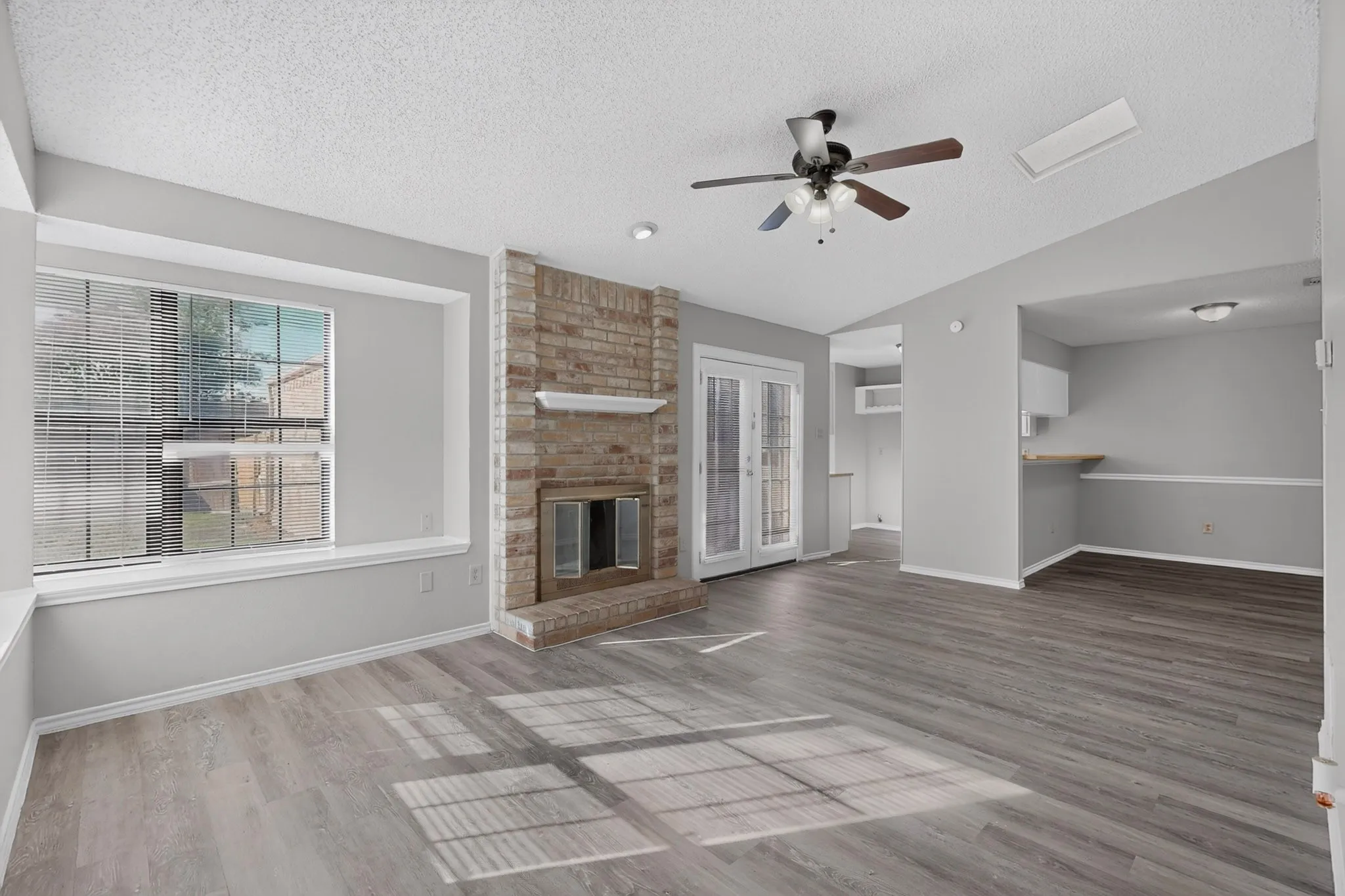 Single Family Residence For Sale in Dallas County , 118 Wilderness Trail, Mesquite, Texas 75149, 3 Bedroom, 2 Bathroom, 2 Garage spaces, 1,237 Sqft, built in 1984, mls#21408793, Real Estate Agent in Mesquite, Homes For Sale in Dallas county, Homes For Sale in Mesquite, Realtor in Mesquite Texas, Real Estate Brokerage Independent Realty Texas, Luminita Cordes Realtor