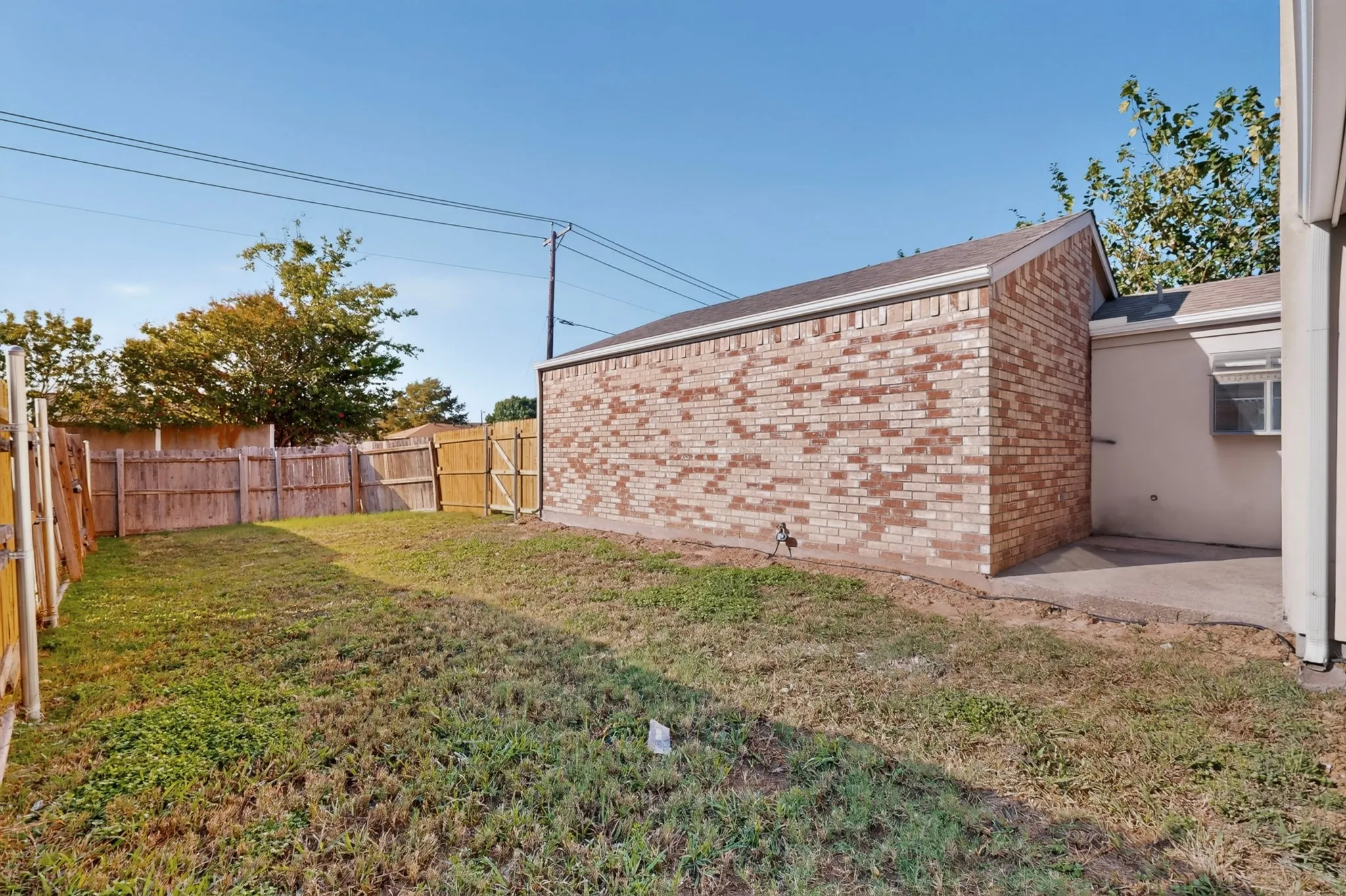 Single Family Residence For Sale in Dallas County , 118 Wilderness Trail, Mesquite, Texas 75149, 3 Bedroom, 2 Bathroom, 2 Garage spaces, 1,237 Sqft, built in 1984, mls#21408793, Real Estate Agent in Mesquite, Homes For Sale in Dallas county, Homes For Sale in Mesquite, Realtor in Mesquite Texas, Real Estate Brokerage Independent Realty Texas, Luminita Cordes Realtor