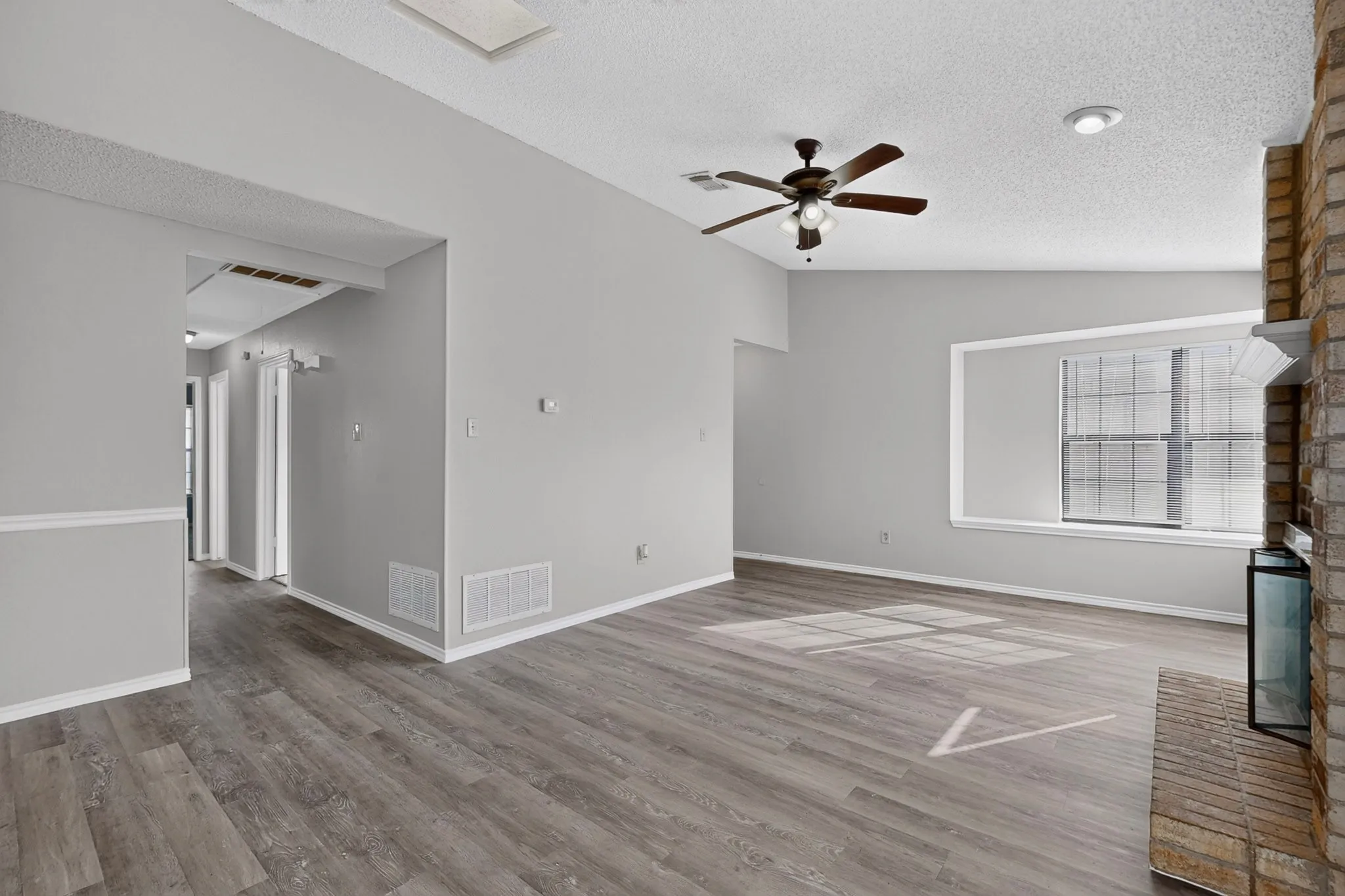 Single Family Residence For Sale in Dallas County , 118 Wilderness Trail, Mesquite, Texas 75149, 3 Bedroom, 2 Bathroom, 2 Garage spaces, 1,237 Sqft, built in 1984, mls#21408793, Real Estate Agent in Mesquite, Homes For Sale in Dallas county, Homes For Sale in Mesquite, Realtor in Mesquite Texas, Real Estate Brokerage Independent Realty Texas, Luminita Cordes Realtor
