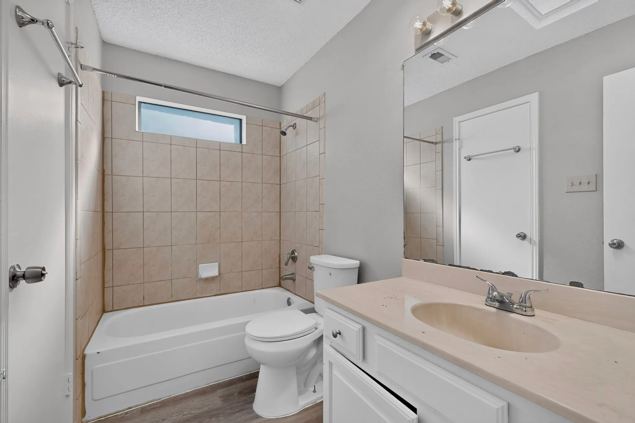 Single Family Residence For Sale in Dallas County , 118 Wilderness Trail, Mesquite, Texas 75149, 3 Bedroom, 2 Bathroom, 2 Garage spaces, 1,237 Sqft, built in 1984, mls#21408793, Real Estate Agent in Mesquite, Homes For Sale in Dallas county, Homes For Sale in Mesquite, Realtor in Mesquite Texas, Real Estate Brokerage Independent Realty Texas, Luminita Cordes Realtor