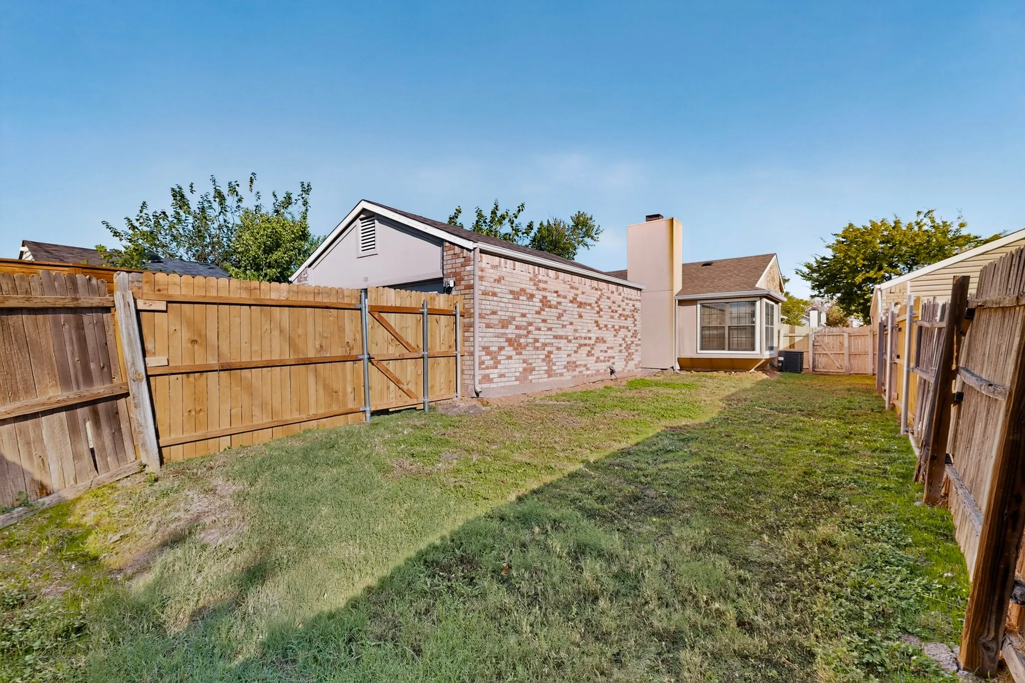 Single Family Residence For Sale in Dallas County , 118 Wilderness Trail, Mesquite, Texas 75149, 3 Bedroom, 2 Bathroom, 2 Garage spaces, 1,237 Sqft, built in 1984, mls#21408793, Real Estate Agent in Mesquite, Homes For Sale in Dallas county, Homes For Sale in Mesquite, Realtor in Mesquite Texas, Real Estate Brokerage Independent Realty Texas, Luminita Cordes Realtor