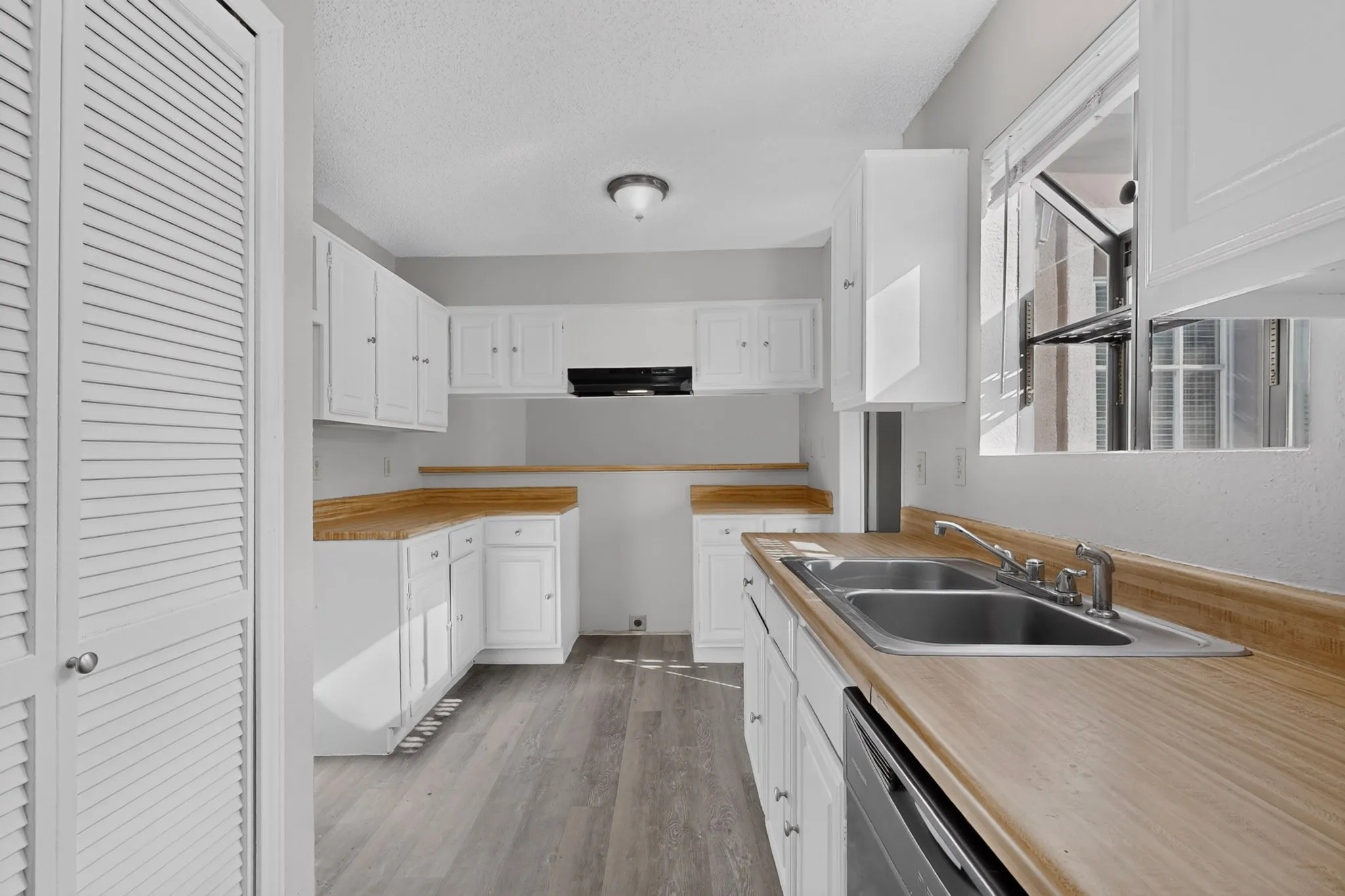 Single Family Residence For Sale in Dallas County , 118 Wilderness Trail, Mesquite, Texas 75149, 3 Bedroom, 2 Bathroom, 2 Garage spaces, 1,237 Sqft, built in 1984, mls#21408793, Real Estate Agent in Mesquite, Homes For Sale in Dallas county, Homes For Sale in Mesquite, Realtor in Mesquite Texas, Real Estate Brokerage Independent Realty Texas, Luminita Cordes Realtor