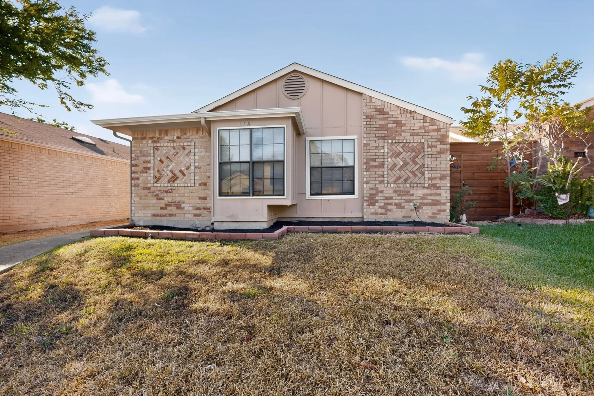 Single Family Residence For Sale in Dallas County , 118 Wilderness Trail, Mesquite, Texas 75149, 3 Bedroom, 2 Bathroom, 2 Garage spaces, 1,237 Sqft, built in 1984, mls#21408793, Real Estate Agent in Mesquite, Homes For Sale in Dallas county, Homes For Sale in Mesquite, Realtor in Mesquite Texas, Real Estate Brokerage Independent Realty Texas, Luminita Cordes Realtor