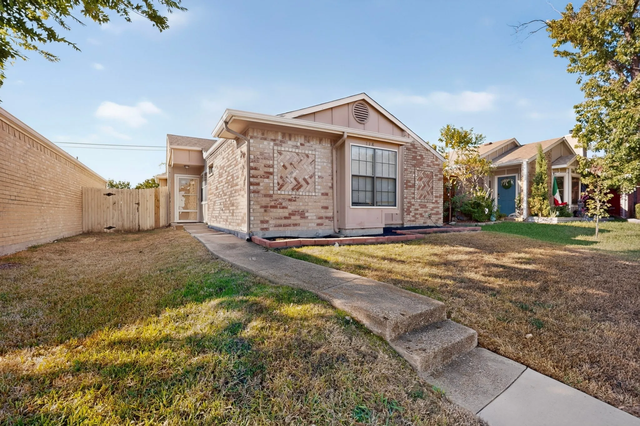 Single Family Residence For Sale in Dallas County , 118 Wilderness Trail, Mesquite, Texas 75149, 3 Bedroom, 2 Bathroom, 2 Garage spaces, 1,237 Sqft, built in 1984, mls#21408793, Real Estate Agent in Mesquite, Homes For Sale in Dallas county, Homes For Sale in Mesquite, Realtor in Mesquite Texas, Real Estate Brokerage Independent Realty Texas, Luminita Cordes Realtor