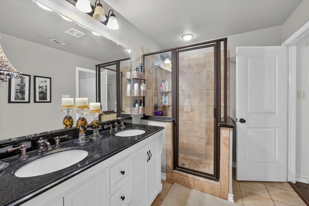 Single Family Residence For Sale in Tarrant County , 2016 Spinnaker Lane, Azle, Texas 76020, 5 Bedroom, 4 Bathroom, 3 Garage spaces, 2,700 Sqft, built in 2006, mls#21407315, Real Estate Agent in Azle, Homes For Sale in Tarrant county, Homes For Sale in Azle, Realtor in Azle Texas, Real Estate Brokerage Independent Realty Texas, Luminita Cordes Realtor