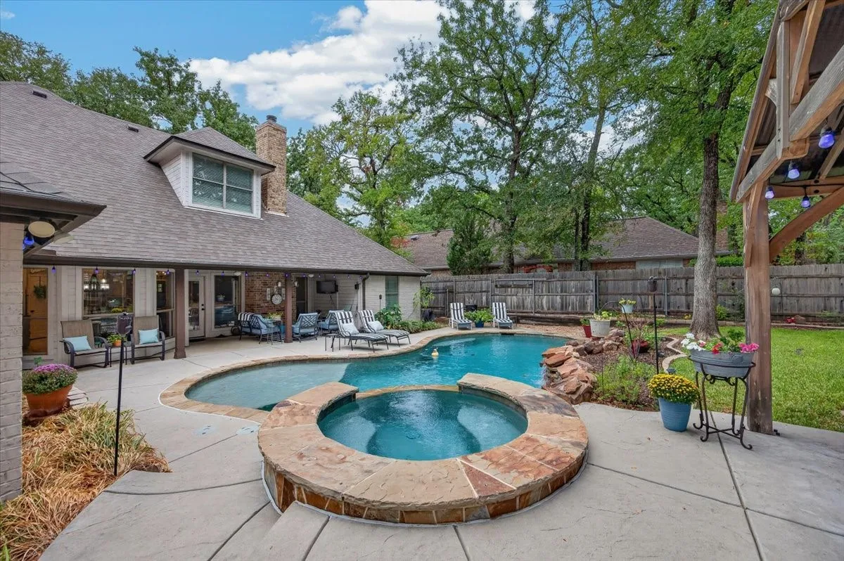 Single Family Residence For Sale in Tarrant County , 2016 Spinnaker Lane, Azle, Texas 76020, 5 Bedroom, 4 Bathroom, 3 Garage spaces, 2,700 Sqft, built in 2006, mls#21407315, Real Estate Agent in Azle, Homes For Sale in Tarrant county, Homes For Sale in Azle, Realtor in Azle Texas, Real Estate Brokerage Independent Realty Texas, Luminita Cordes Realtor