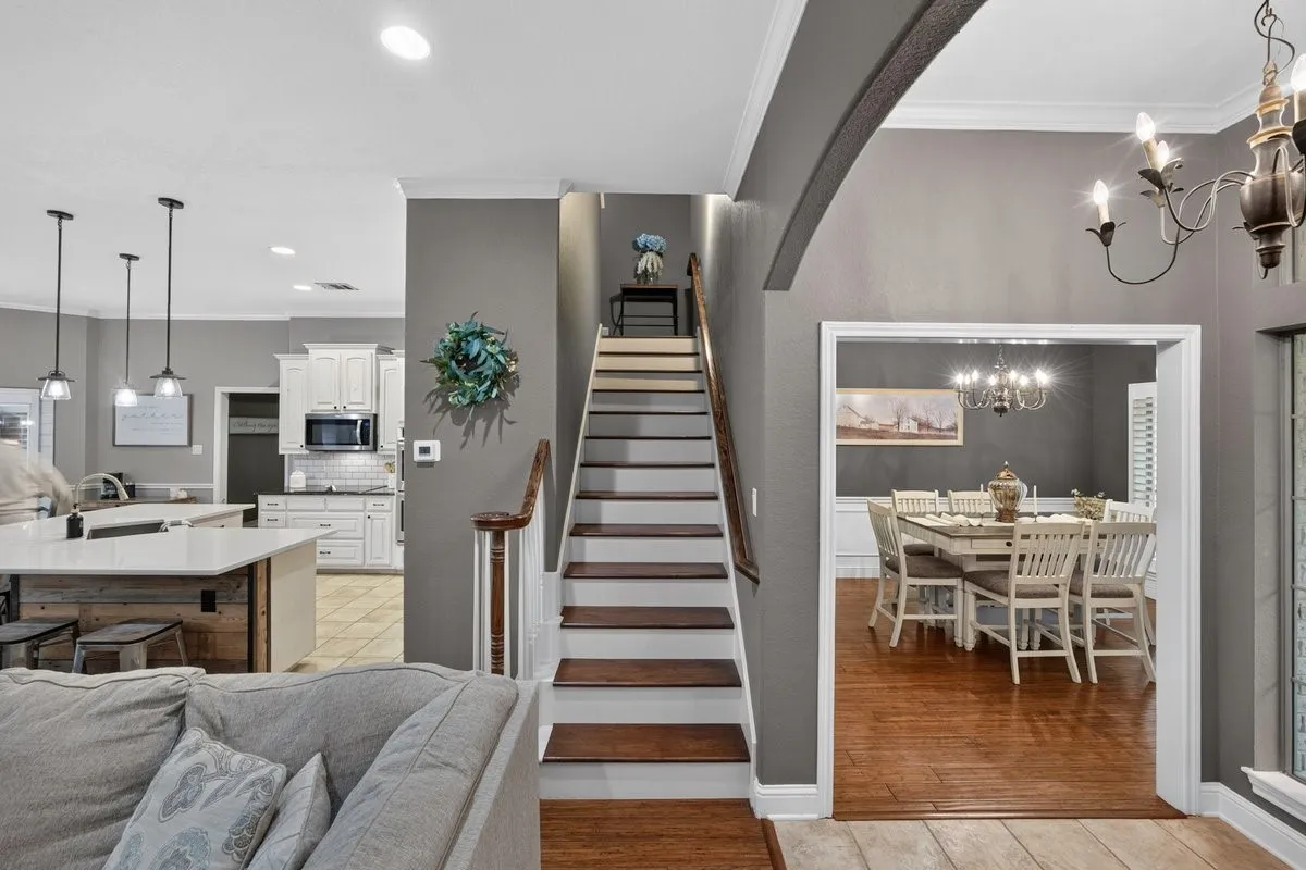 Single Family Residence For Sale in Tarrant County , 2016 Spinnaker Lane, Azle, Texas 76020, 5 Bedroom, 4 Bathroom, 3 Garage spaces, 2,700 Sqft, built in 2006, mls#21407315, Real Estate Agent in Azle, Homes For Sale in Tarrant county, Homes For Sale in Azle, Realtor in Azle Texas, Real Estate Brokerage Independent Realty Texas, Luminita Cordes Realtor