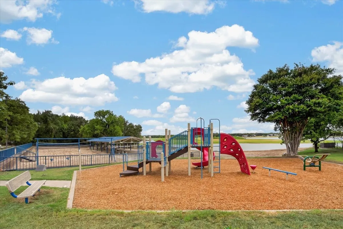 Single Family Residence For Sale in Tarrant County , 2016 Spinnaker Lane, Azle, Texas 76020, 5 Bedroom, 4 Bathroom, 3 Garage spaces, 2,700 Sqft, built in 2006, mls#21407315, Real Estate Agent in Azle, Homes For Sale in Tarrant county, Homes For Sale in Azle, Realtor in Azle Texas, Real Estate Brokerage Independent Realty Texas, Luminita Cordes Realtor