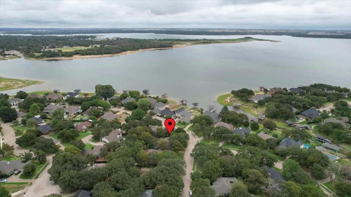 Single Family Residence For Sale in Tarrant County , 2016 Spinnaker Lane, Azle, Texas 76020, 5 Bedroom, 4 Bathroom, 3 Garage spaces, 2,700 Sqft, built in 2006, mls#21407315, Real Estate Agent in Azle, Homes For Sale in Tarrant county, Homes For Sale in Azle, Realtor in Azle Texas, Real Estate Brokerage Independent Realty Texas, Luminita Cordes Realtor