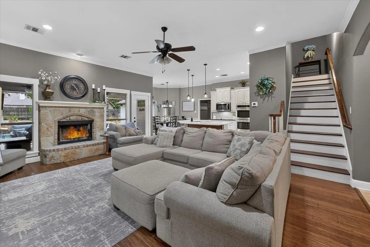 Single Family Residence For Sale in Tarrant County , 2016 Spinnaker Lane, Azle, Texas 76020, 5 Bedroom, 4 Bathroom, 3 Garage spaces, 2,700 Sqft, built in 2006, mls#21407315, Real Estate Agent in Azle, Homes For Sale in Tarrant county, Homes For Sale in Azle, Realtor in Azle Texas, Real Estate Brokerage Independent Realty Texas, Luminita Cordes Realtor