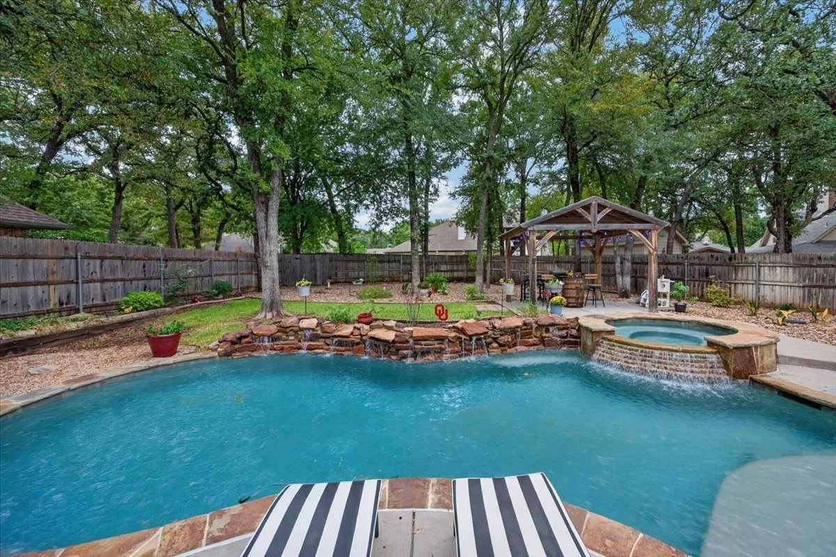 Single Family Residence For Sale in Tarrant County , 2016 Spinnaker Lane, Azle, Texas 76020, 5 Bedroom, 4 Bathroom, 3 Garage spaces, 2,700 Sqft, built in 2006, mls#21407315, Real Estate Agent in Azle, Homes For Sale in Tarrant county, Homes For Sale in Azle, Realtor in Azle Texas, Real Estate Brokerage Independent Realty Texas, Luminita Cordes Realtor