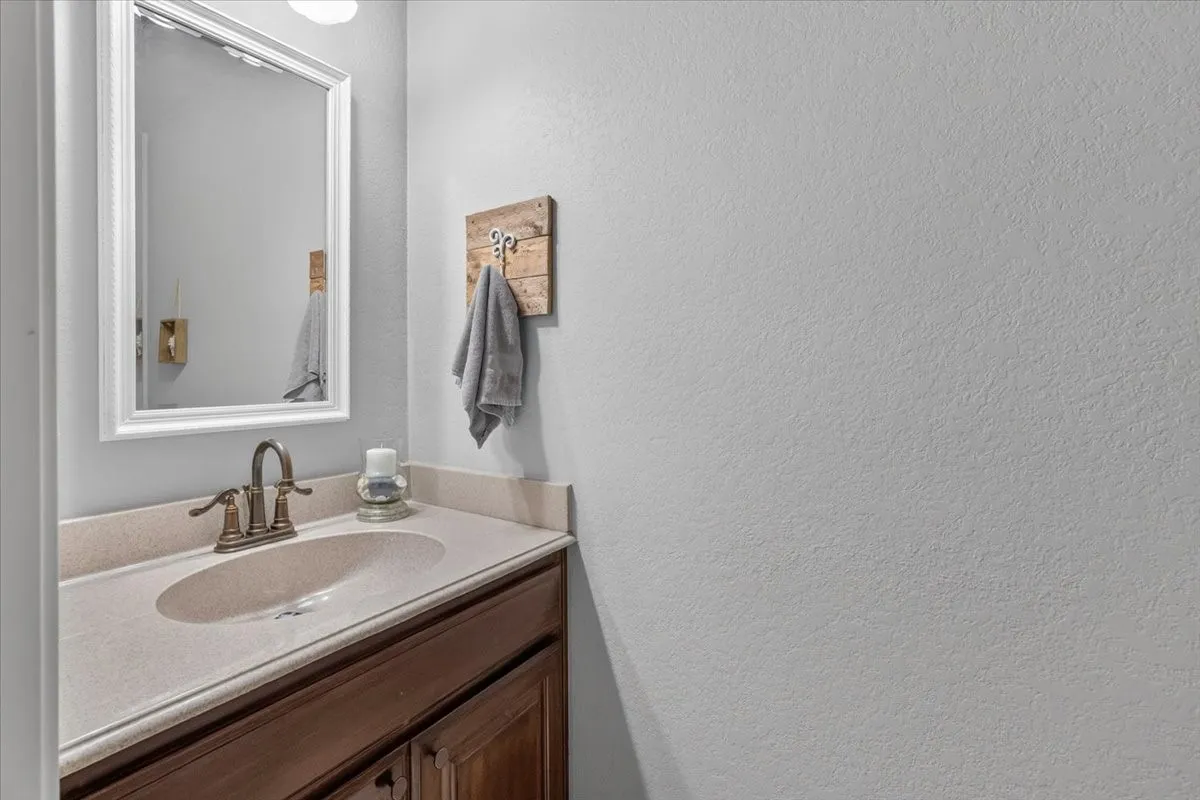 Single Family Residence For Sale in Tarrant County , 2016 Spinnaker Lane, Azle, Texas 76020, 5 Bedroom, 4 Bathroom, 3 Garage spaces, 2,700 Sqft, built in 2006, mls#21407315, Real Estate Agent in Azle, Homes For Sale in Tarrant county, Homes For Sale in Azle, Realtor in Azle Texas, Real Estate Brokerage Independent Realty Texas, Luminita Cordes Realtor