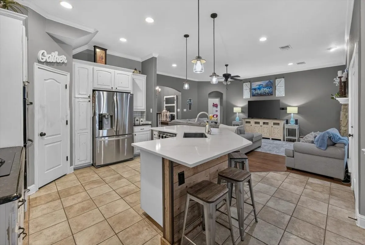 Single Family Residence For Sale in Tarrant County , 2016 Spinnaker Lane, Azle, Texas 76020, 5 Bedroom, 4 Bathroom, 3 Garage spaces, 2,700 Sqft, built in 2006, mls#21407315, Real Estate Agent in Azle, Homes For Sale in Tarrant county, Homes For Sale in Azle, Realtor in Azle Texas, Real Estate Brokerage Independent Realty Texas, Luminita Cordes Realtor