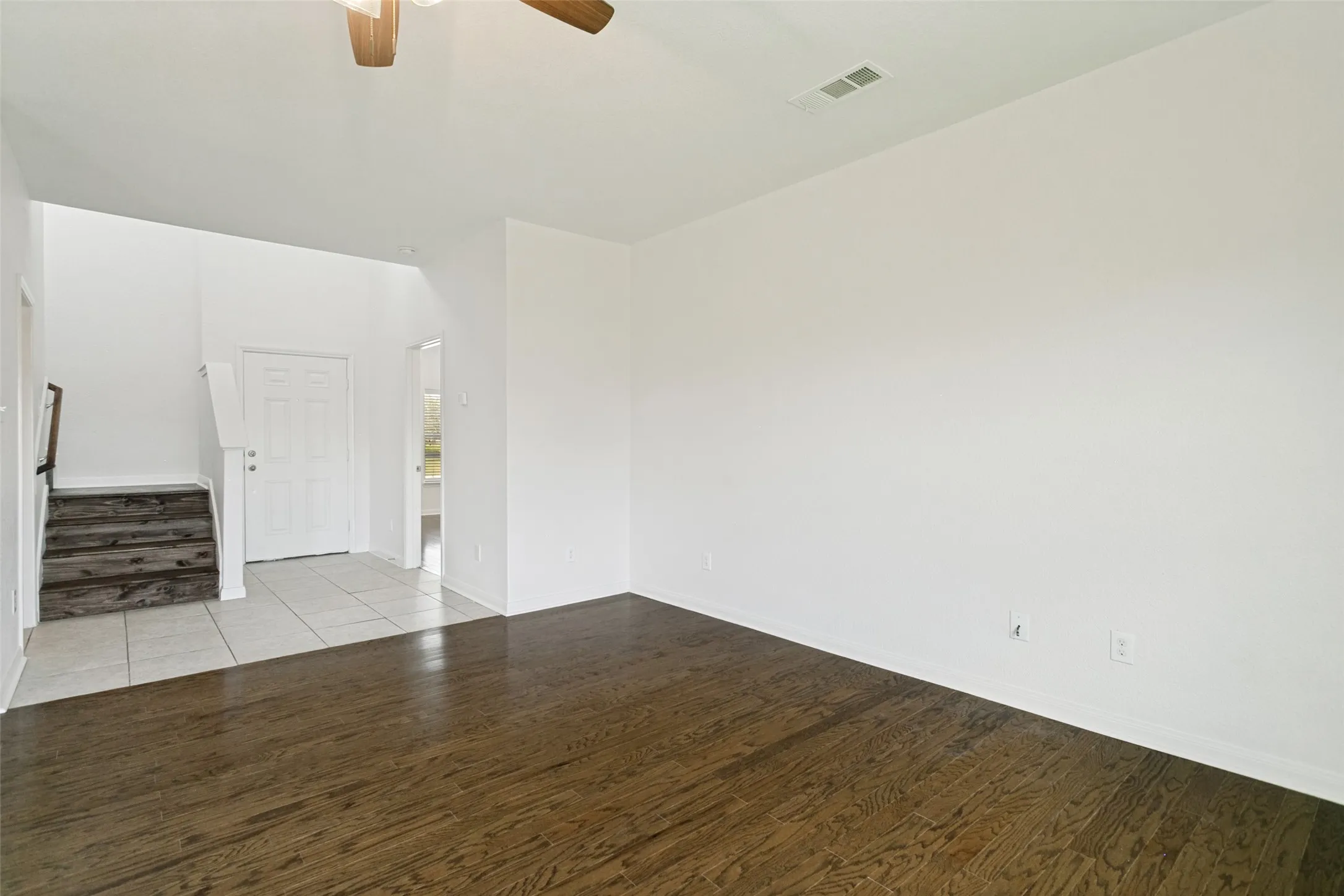 Single Family Residence For Rent in Collin County , 215 Silver Leaf Drive, Princeton, Texas 75407, 4 Bedroom, 3 Bathroom, 2 Garage spaces, 2,169 Sqft, built in 2016, mls#21408795, Real Estate Agent in Princeton, Homes For Rent in Collin county, Homes For Rent in Princeton, Realtor in Princeton Texas, Real Estate Brokerage Independent Realty Texas, Luminita Cordes Realtor