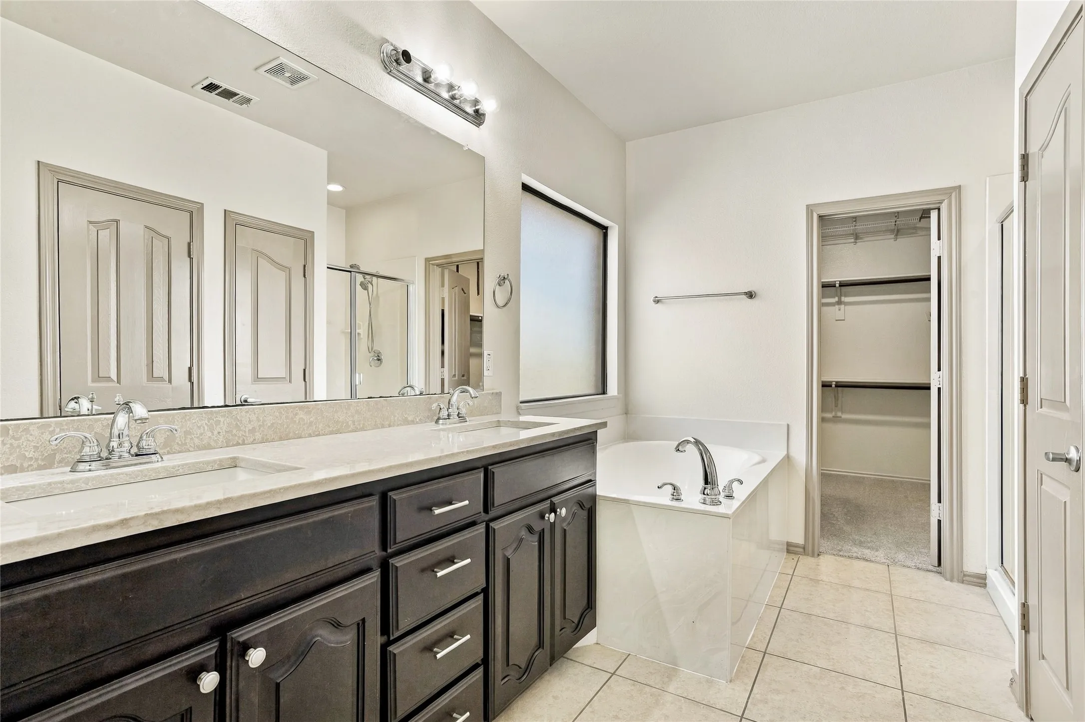 Single Family Residence For Sale in Tarrant County , 7614 Fallen Antler Place, Arlington, Texas 76002, 3 Bedroom, 2 Bathroom, 2 Garage spaces, 1,844 Sqft, built in 2008, mls#21408272, Real Estate Agent in Arlington, Homes For Sale in Tarrant county, Homes For Sale in Arlington, Realtor in Arlington Texas, Real Estate Brokerage Independent Realty Texas, Luminita Cordes Realtor