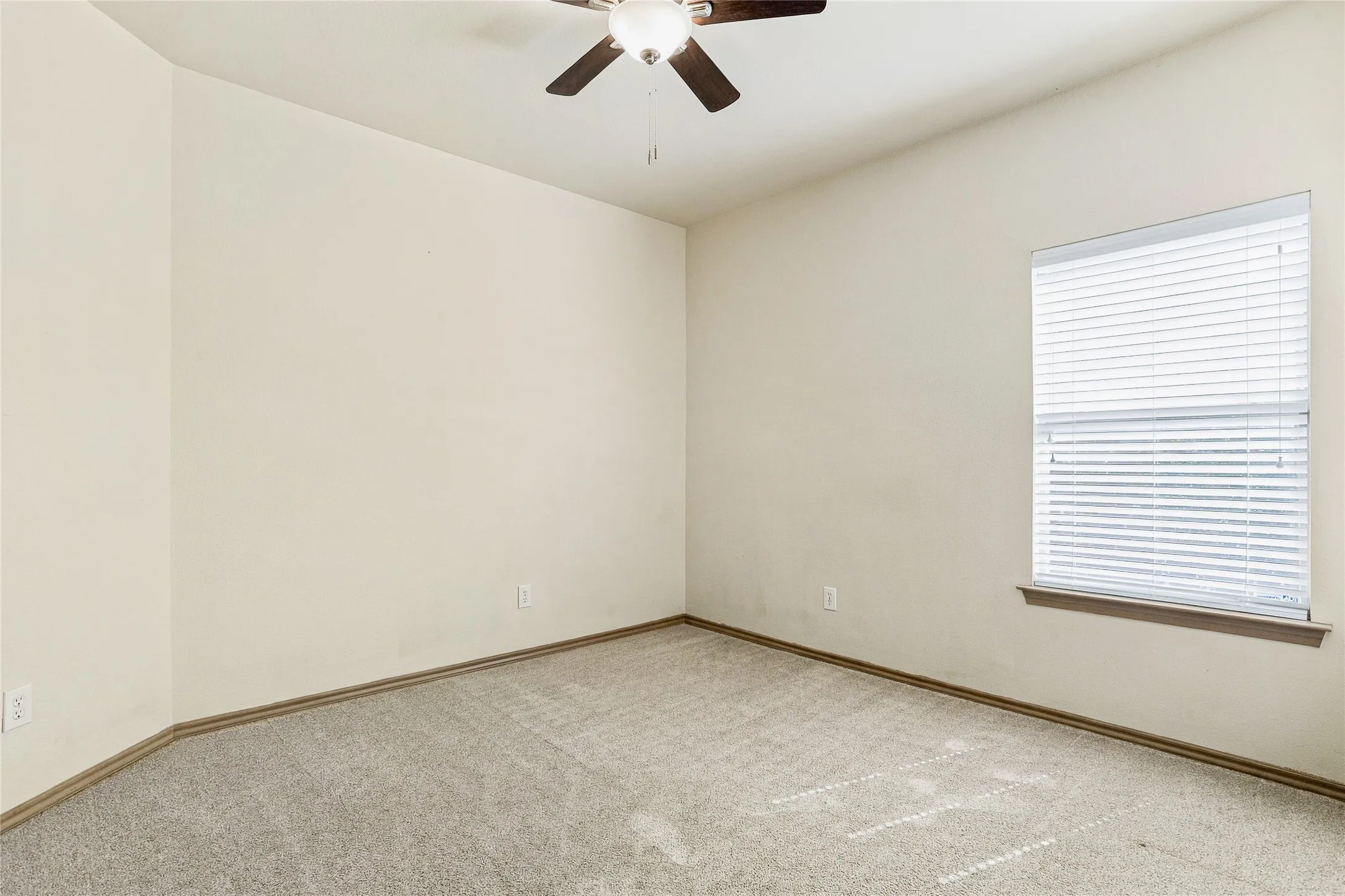 Single Family Residence For Sale in Tarrant County , 7614 Fallen Antler Place, Arlington, Texas 76002, 3 Bedroom, 2 Bathroom, 2 Garage spaces, 1,844 Sqft, built in 2008, mls#21408272, Real Estate Agent in Arlington, Homes For Sale in Tarrant county, Homes For Sale in Arlington, Realtor in Arlington Texas, Real Estate Brokerage Independent Realty Texas, Luminita Cordes Realtor