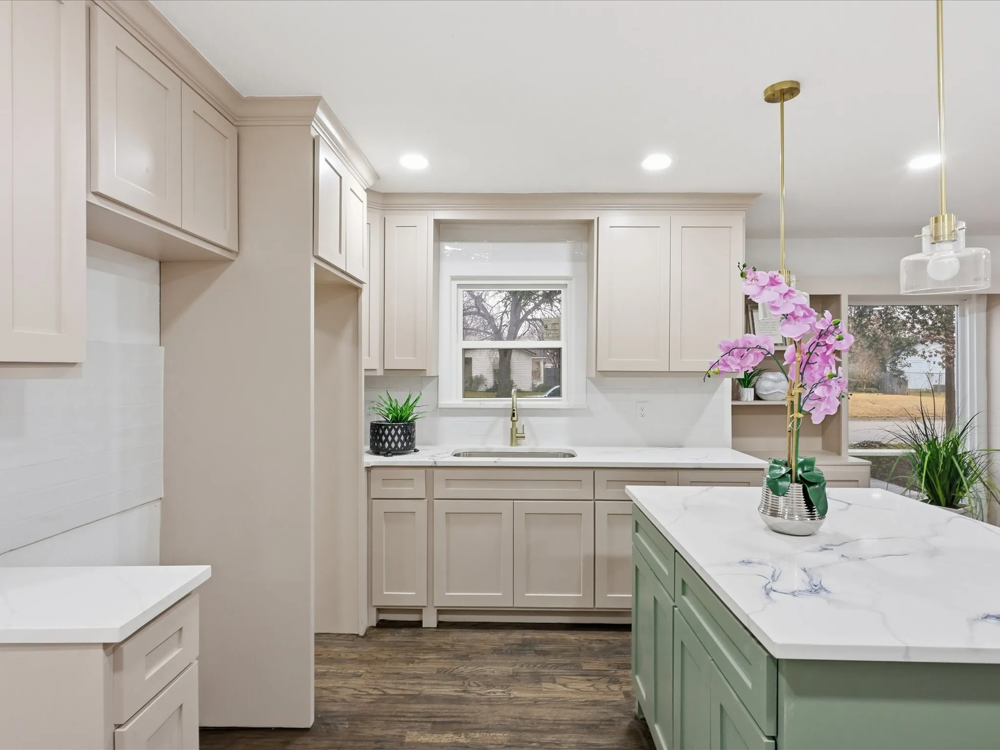 Single Family Residence For Sale in Tarrant County , 6624 Reeves Street, Richland Hills, Texas 76118, 3 Bedroom, 2 Bathroom, 1 Garage spaces, 1,464 Sqft, built in 1951, mls#21408534, Real Estate Agent in Richland Hills, Homes For Sale in Tarrant county, Homes For Sale in Richland Hills, Realtor in Richland Hills Texas, Real Estate Brokerage Independent Realty Texas, Luminita Cordes Realtor